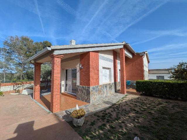 Imagen 1 Inmueble 302118 - Casa Aislada en venta en Bisbal Del Penedès (La) / Junto al centro del pueblo