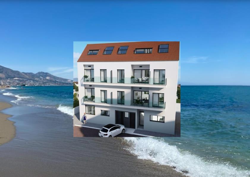 Imagen 1 Apartamento en venta en Fuengirola / Calle Estepona de Fuengirola