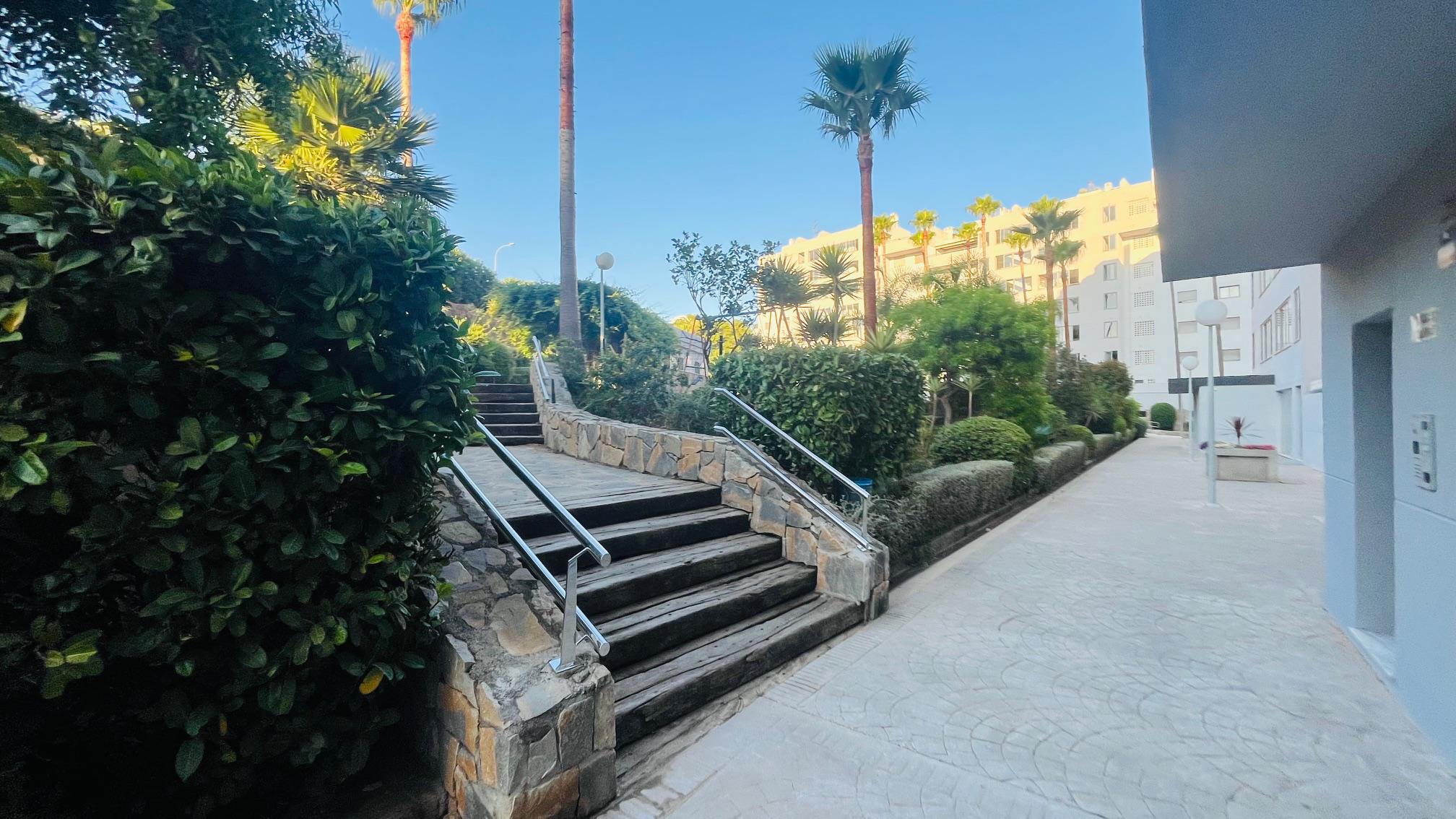 Imagen 25 Apto. Playa en venta en Fuengirola / Residencial Las Palmeras