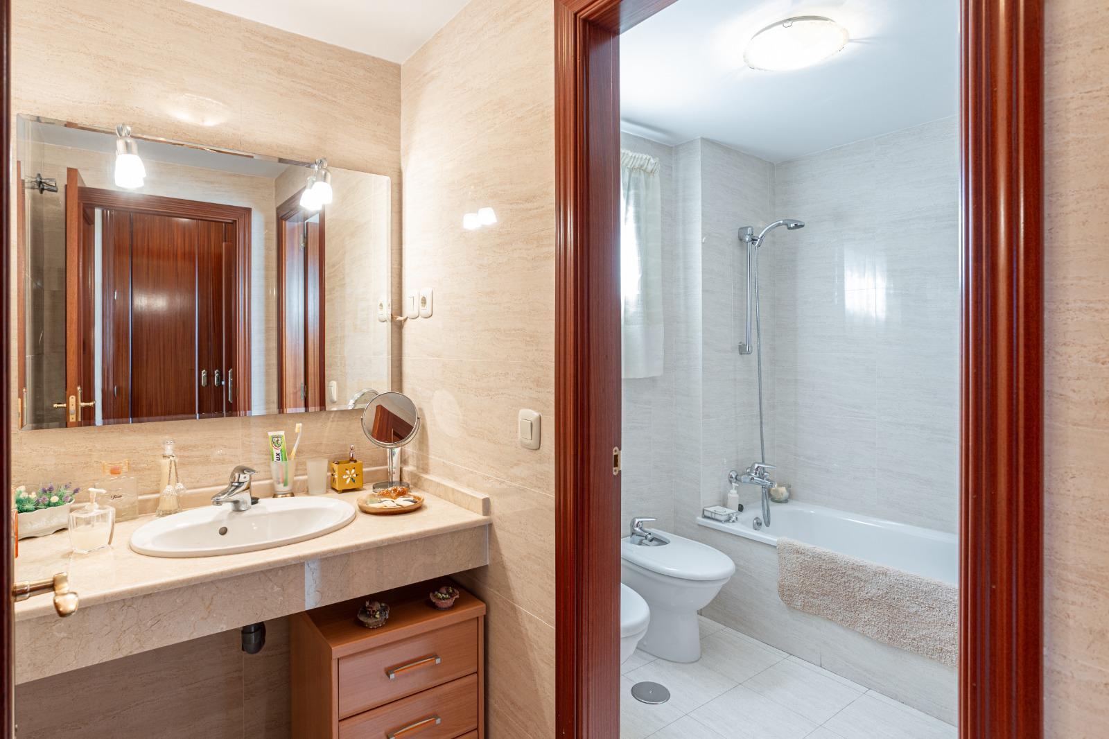 Imagen 13 Apto. Playa en venta en Fuengirola / Residencial Las Palmeras