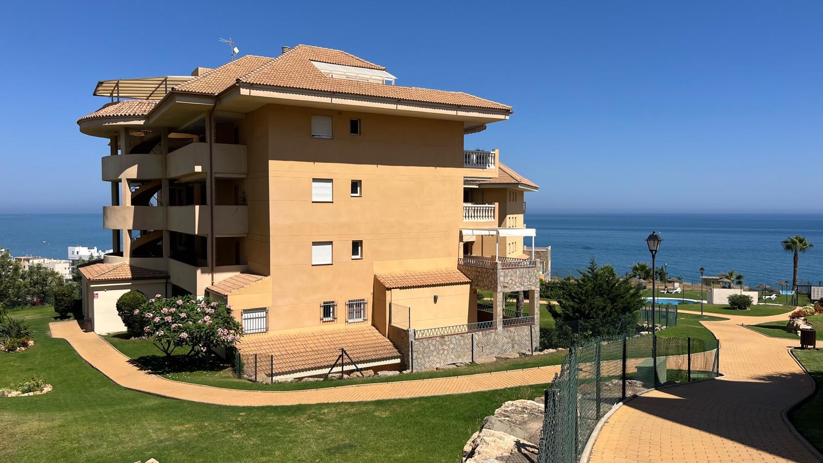 Imagen 2 Apto. Playa en venta en Fuengirola / Carvajal-Res. Don Juan