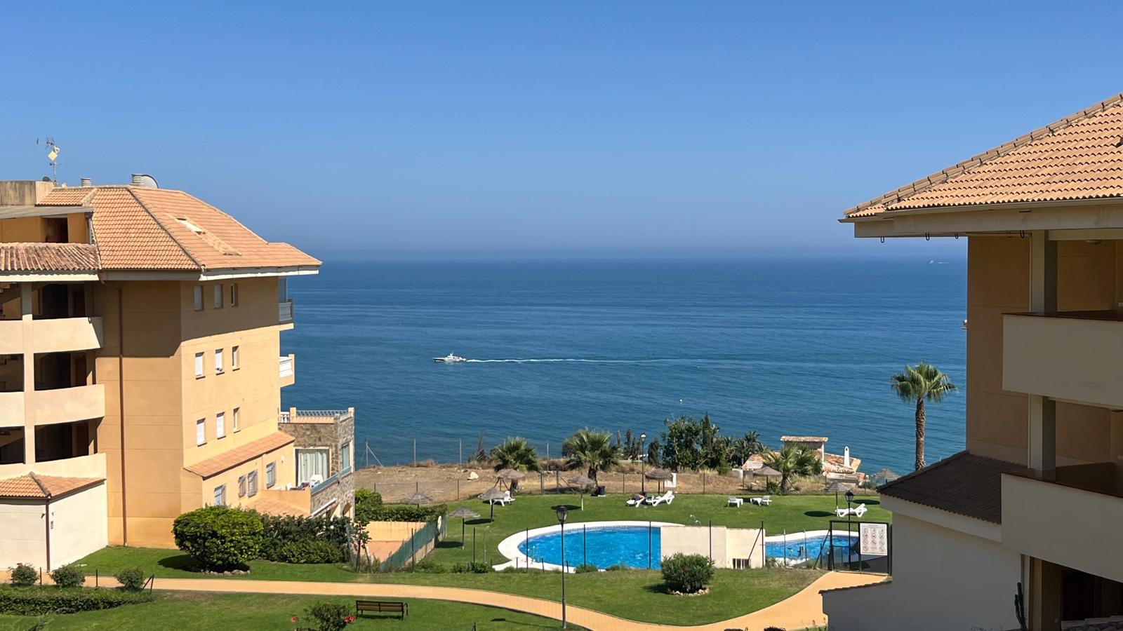 Imagen 4 Apto. Playa en venta en Fuengirola / Carvajal-Res. Don Juan