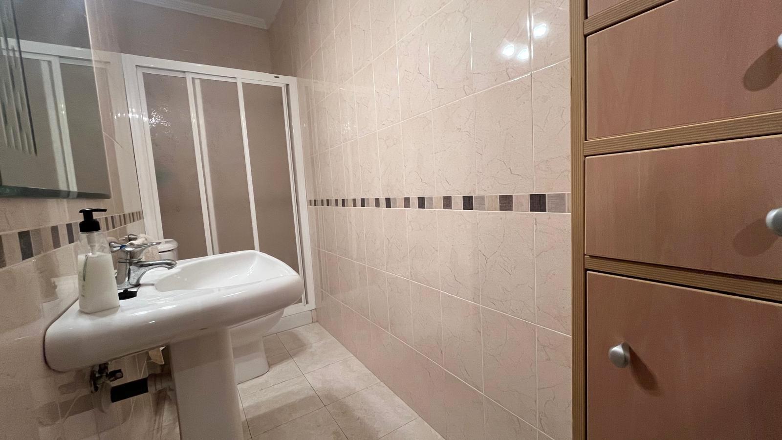 Imagen 17 Apto. Playa en venta en Fuengirola / Carvajal-Res. Don Juan