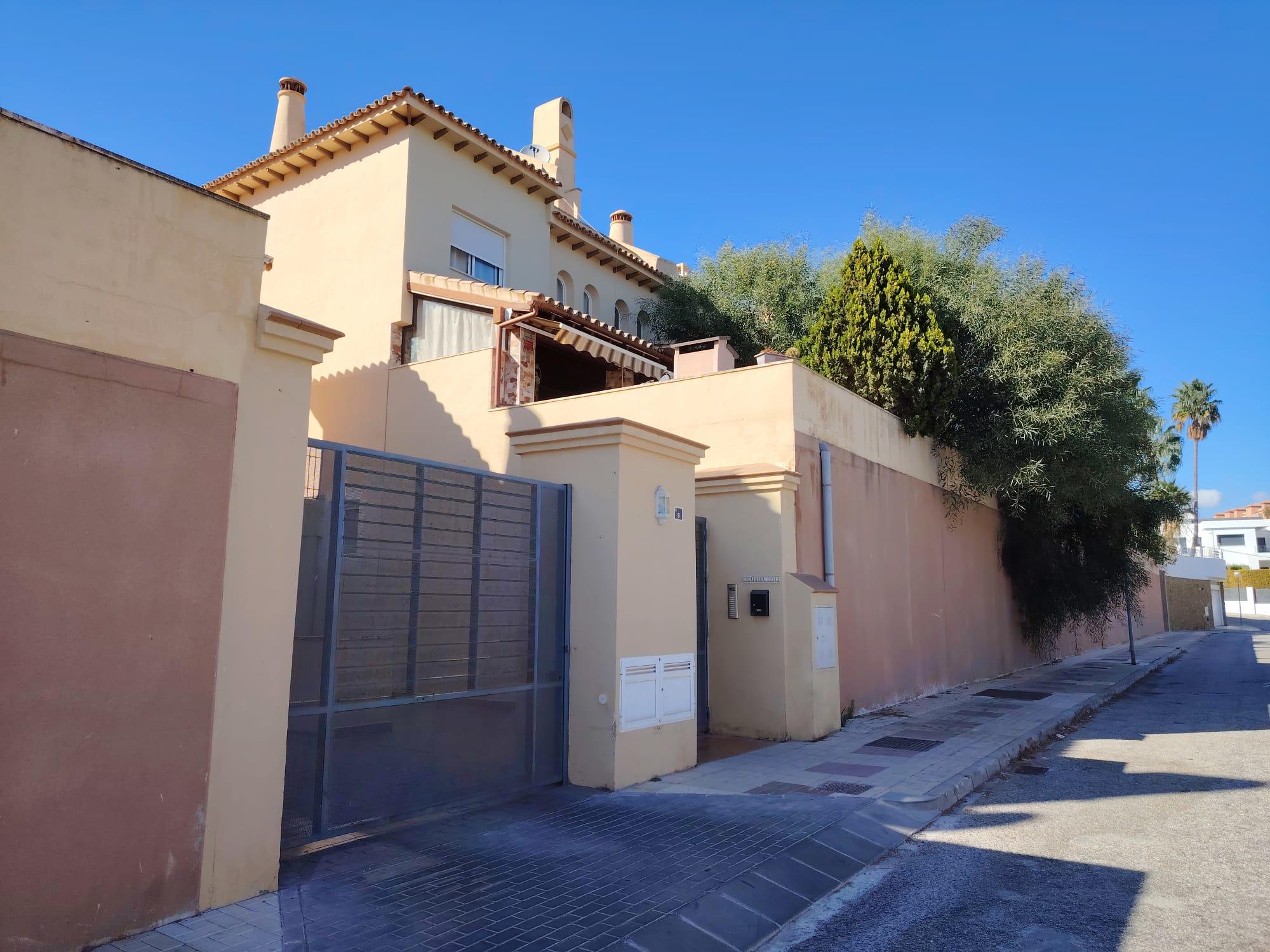 Imagen 1 Casa Adosada en venta en Mijas / Centro comercial Los Olivos de Calahonda