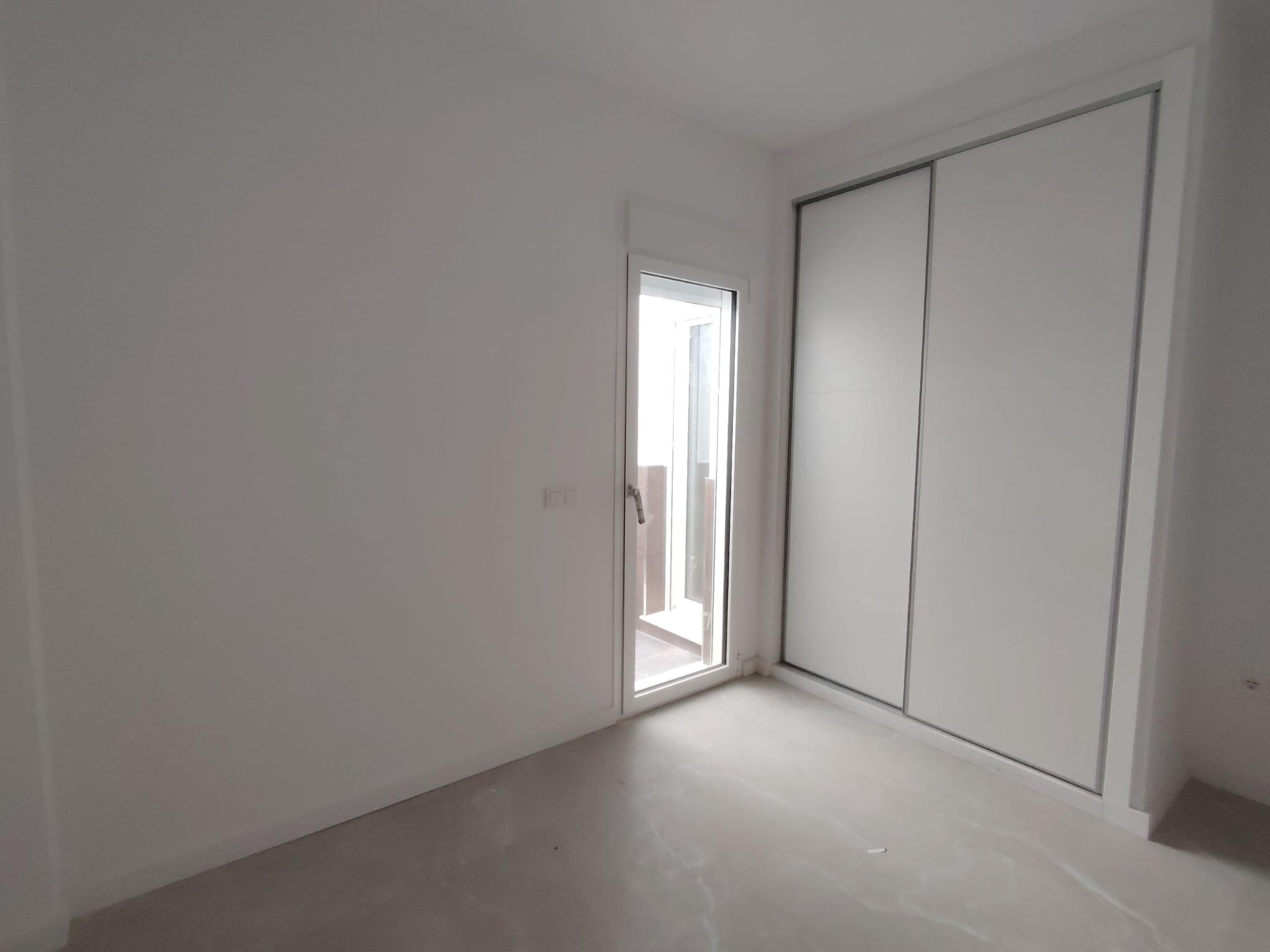 Imagen 15 Apto. Playa en venta en Fuengirola / Puerto Deportivo