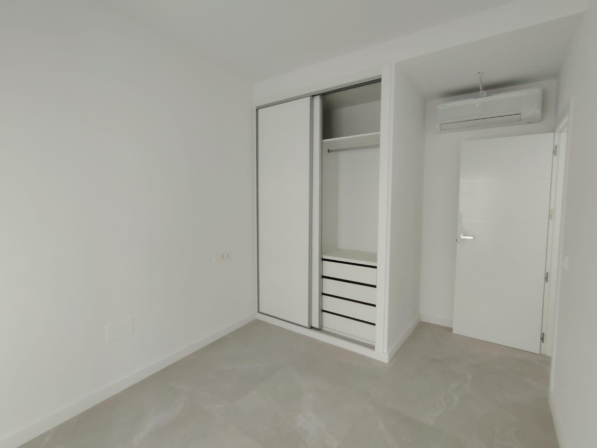 Imagen 14 Apto. Playa en venta en Fuengirola / Puerto Deportivo