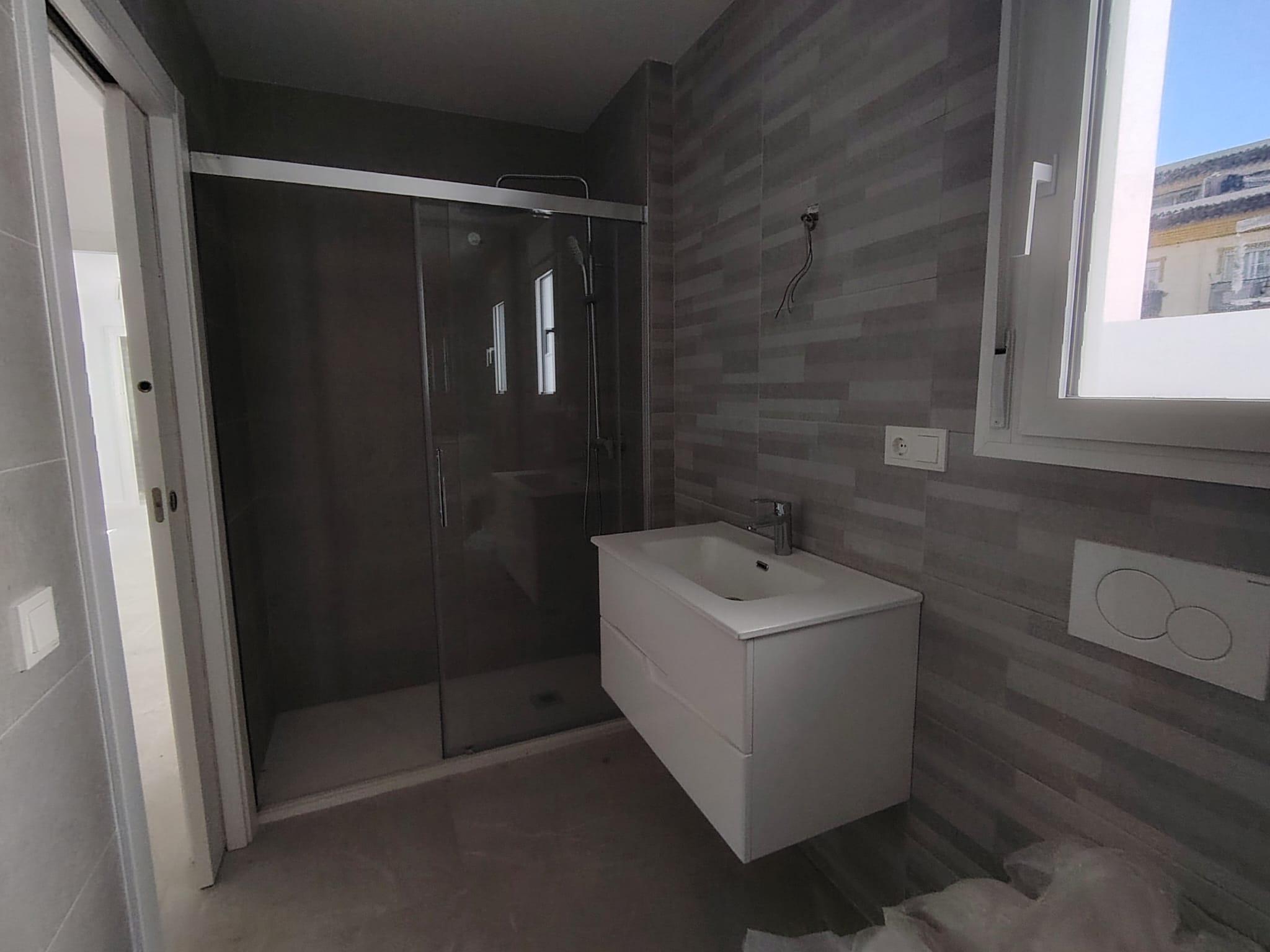 Imagen 18 Apto. Playa en venta en Fuengirola / Puerto Deportivo