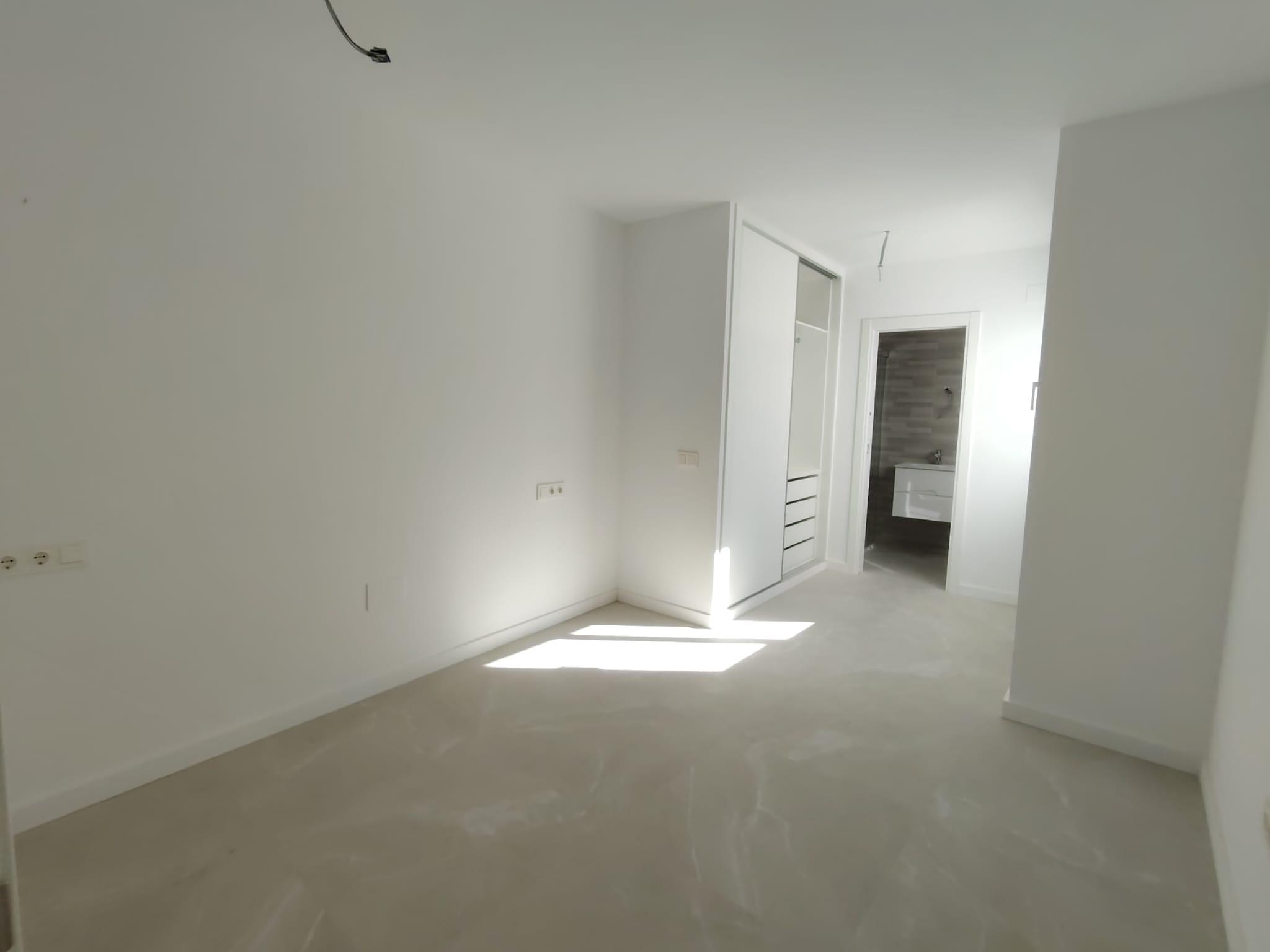Imagen 10 Apto. Playa en venta en Fuengirola / Puerto Deportivo