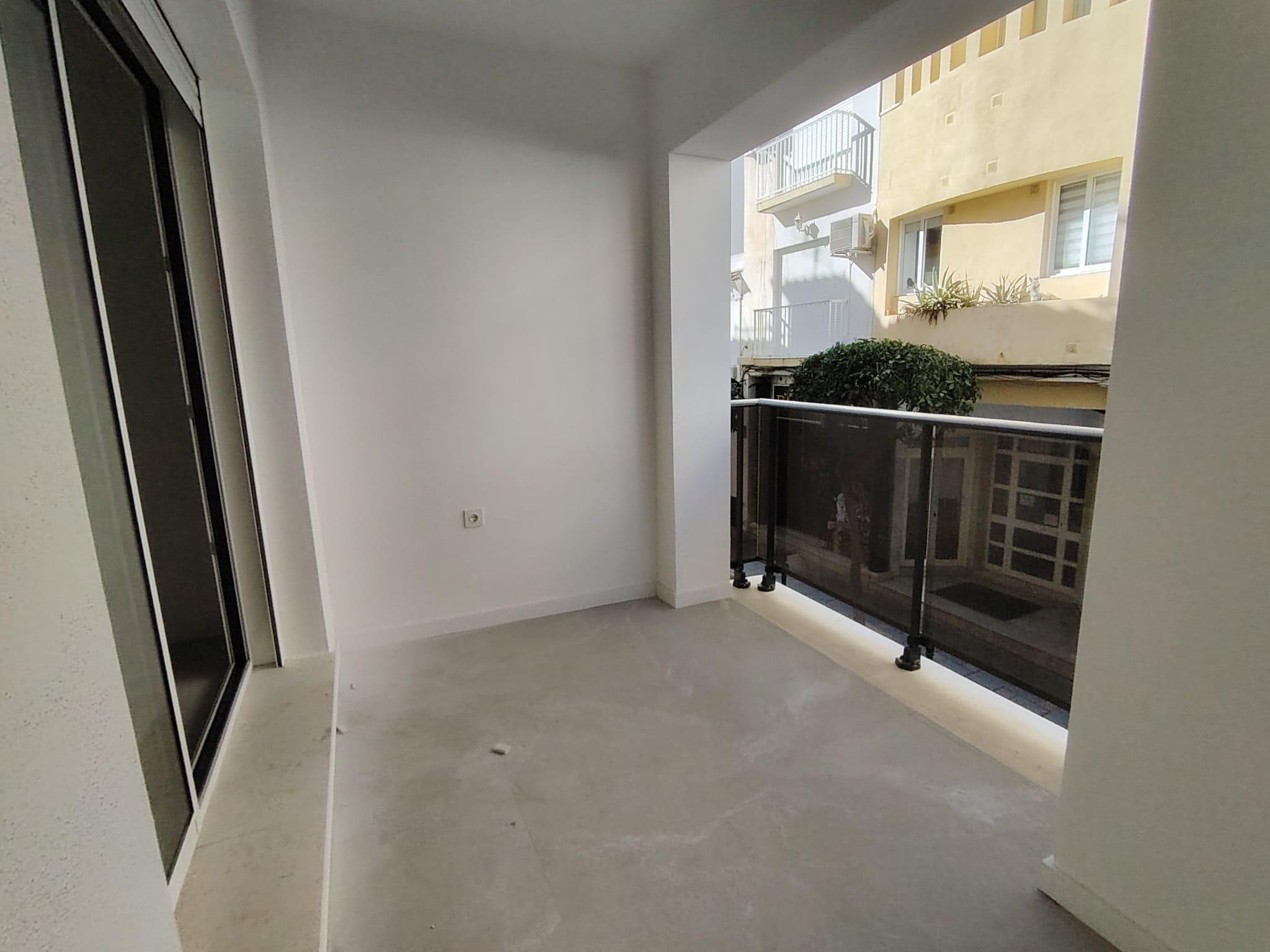 Imagen 19 Apto. Playa en venta en Fuengirola / Puerto Deportivo