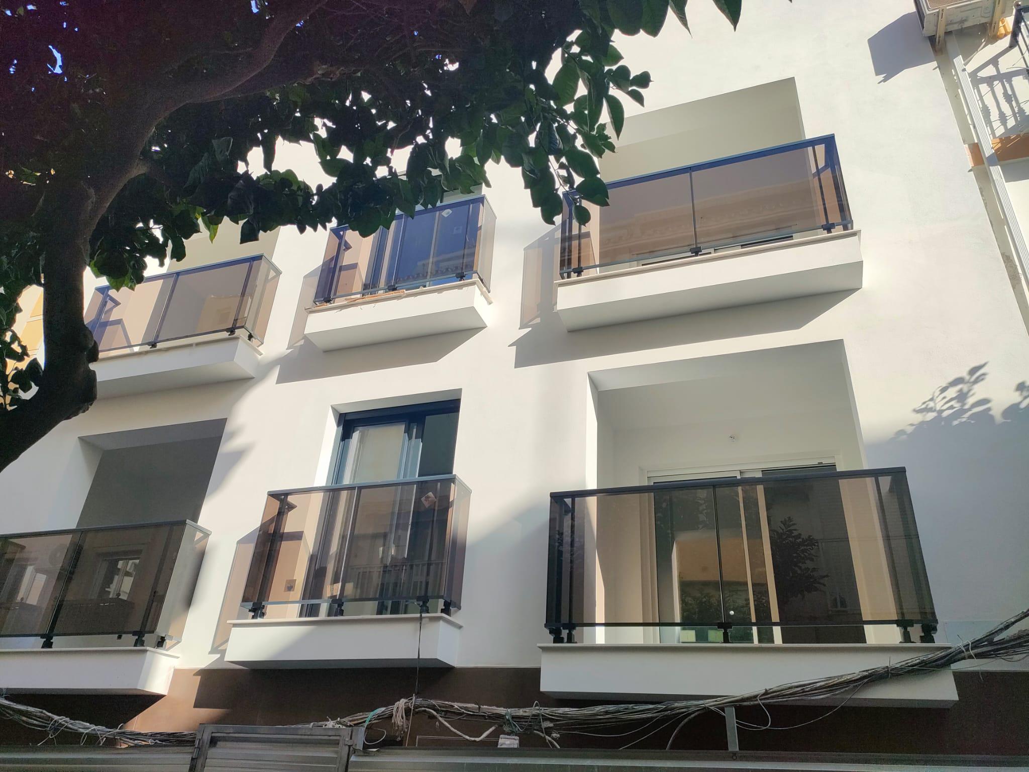 Imagen 3 Apto. Playa en venta en Fuengirola / Puerto Deportivo