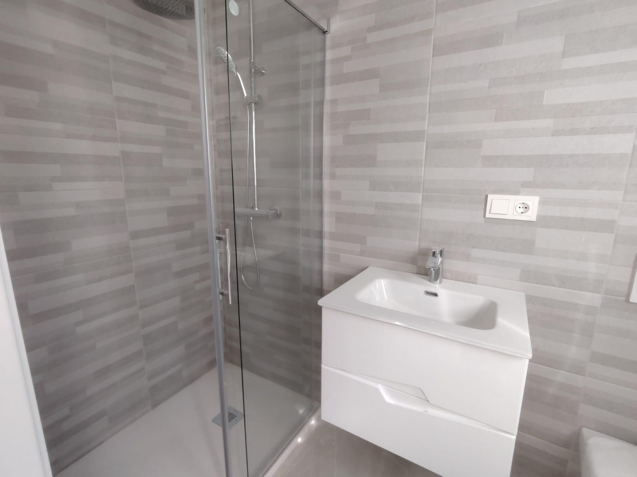 Imagen 12 Apto. Playa en venta en Fuengirola / Puerto Deportivo