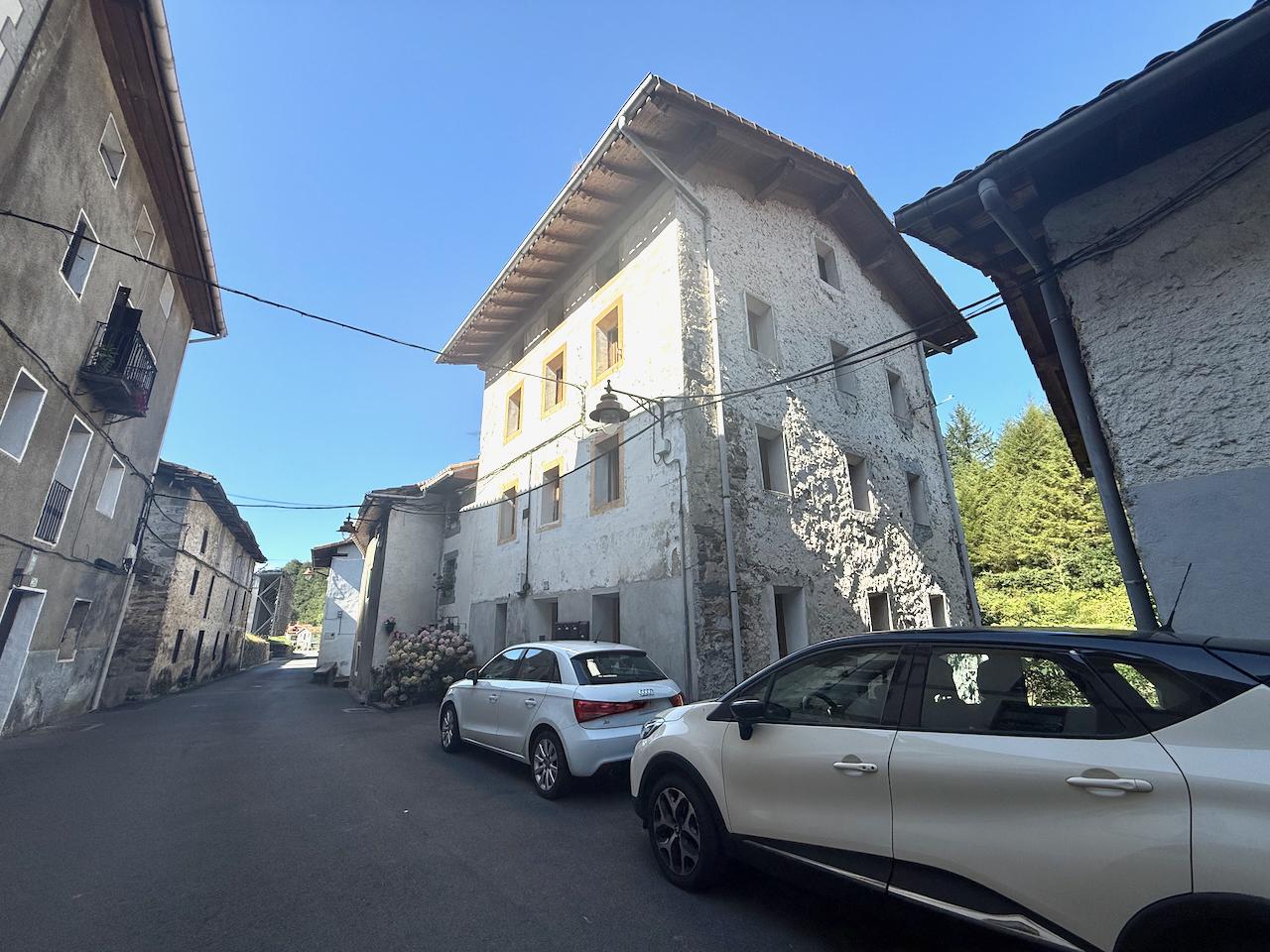 Imagen 1 Casa en venta en Azpeitia / Barrio de Nuarbe-A 10 min. aproximadamente de Azpeitia 