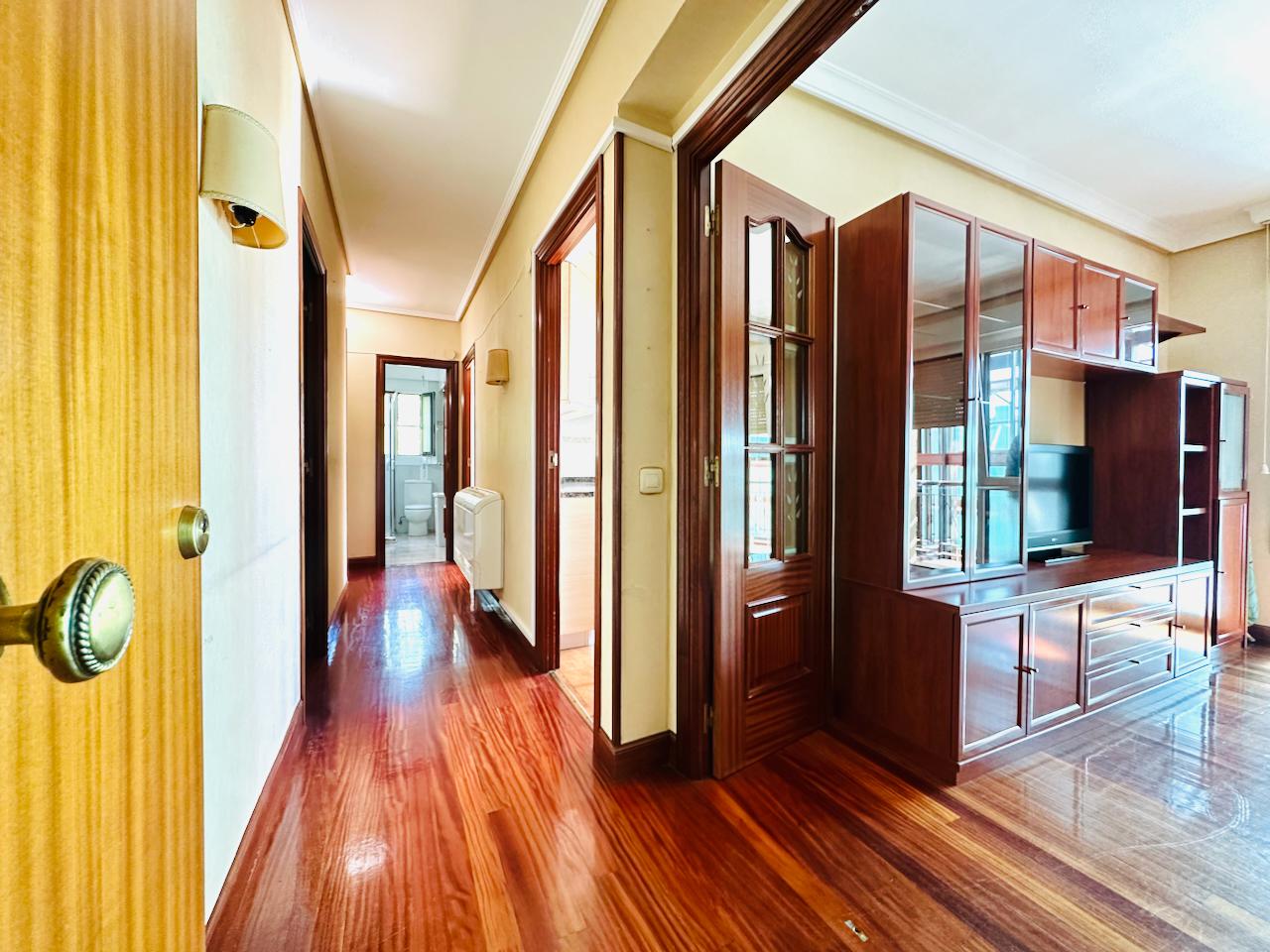 Imagen 2 Piso en venta en Donostia-San Sebastián / Alto de Miracruz-Colegio de la Asunción-Donostia