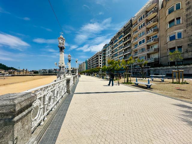 Imagen 4 Inmueble 293744 - Piso en venta en Donostia-San Sebastián / Playa de la Concha-Calle Marina-Donostia