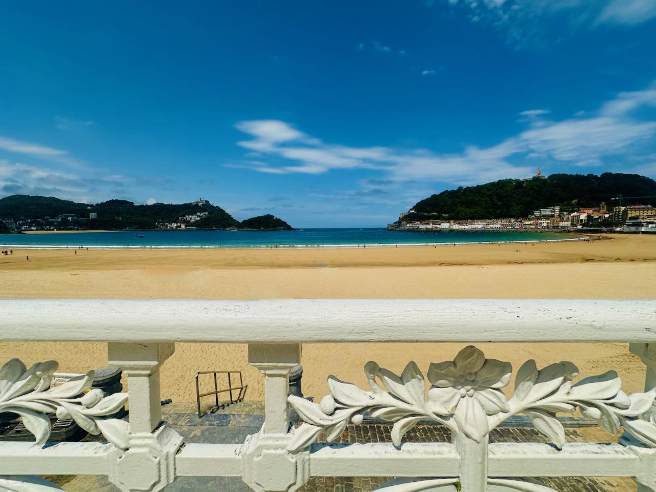 Imagen 2 Piso en venta en Donostia-San Sebastián / Playa de la Concha-Calle Marina-Donostia