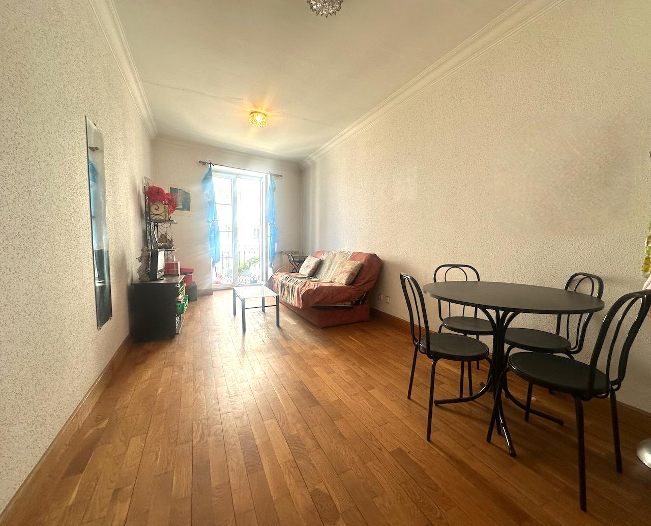 Imagen 3 Piso en venta en Donostia-San Sebastián / Playa de la Concha-Calle Marina-Donostia