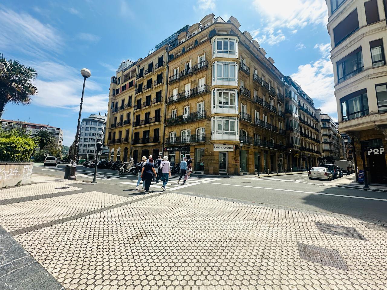 Imagen 1 Piso en venta en Donostia-San Sebastián / Playa de la Concha-Calle Marina-Donostia