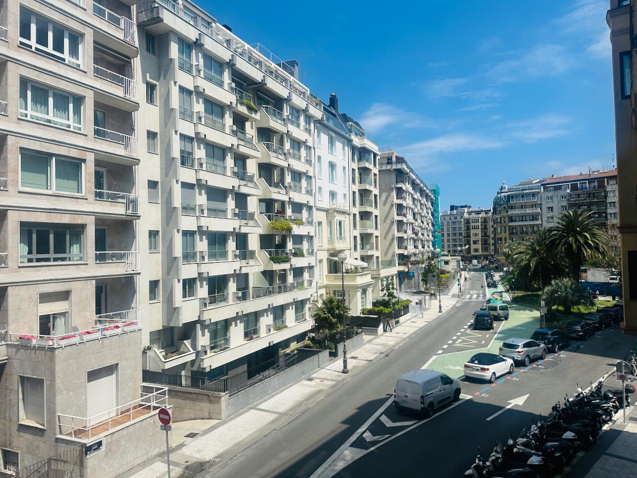 Imagen 25 Piso en venta en Donostia-San Sebastián / Playa de la Concha-Calle Marina-Donostia