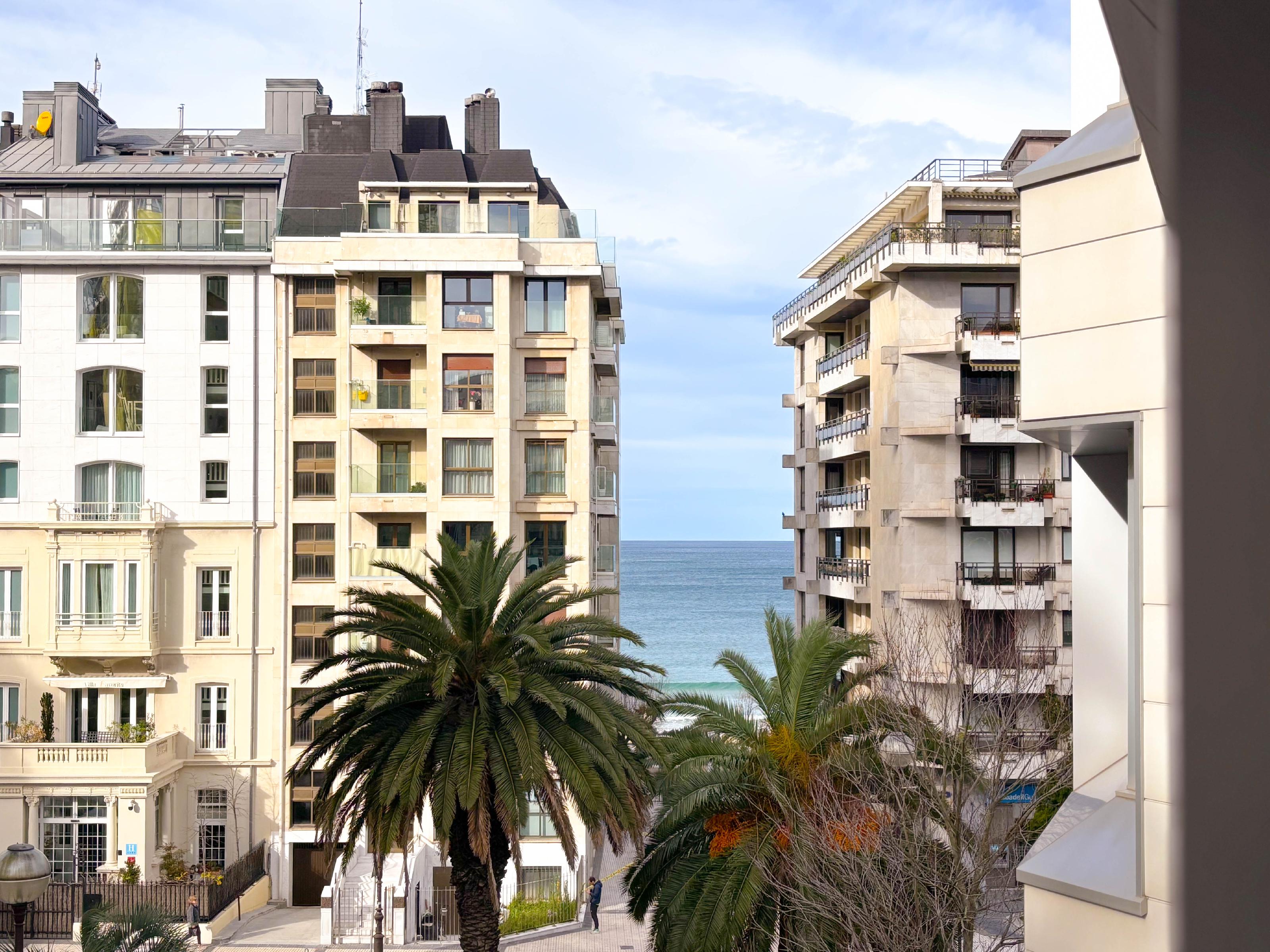 Imagen 11 Piso en venta en Donostia-San Sebastián / Calle Triunfo-Miraconcha- Area romantica Donostia