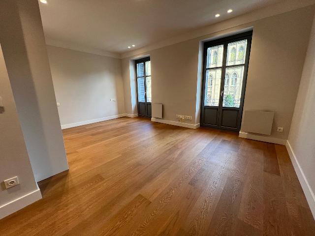 Imagen 2 Inmueble 300786 - Piso en venta en Donostia-San Sebastián / Plaza Buen Pastor-Donostia