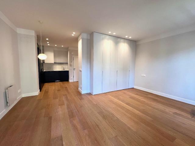 Imagen 3 Inmueble 300786 - Piso en venta en Donostia-San Sebastián / Plaza Buen Pastor-Donostia