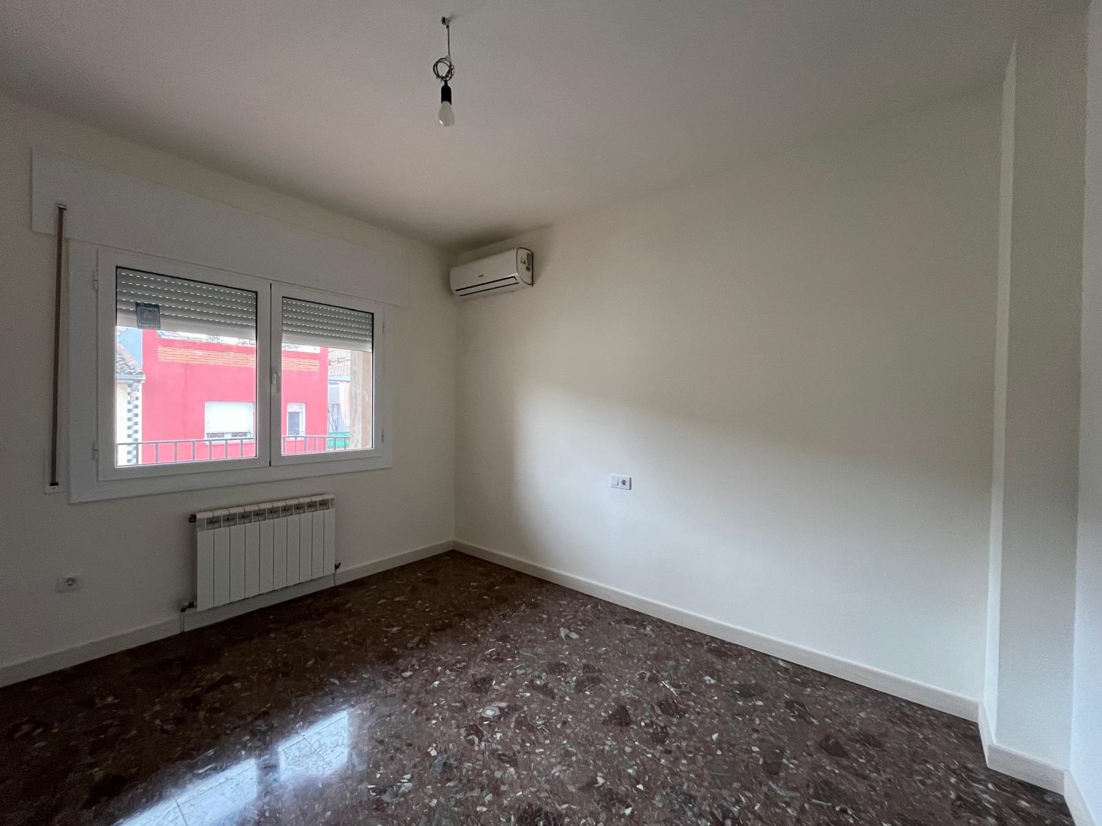 Imagen 5 Casa en venta en Monzón / Calle júcar, zona los olivos