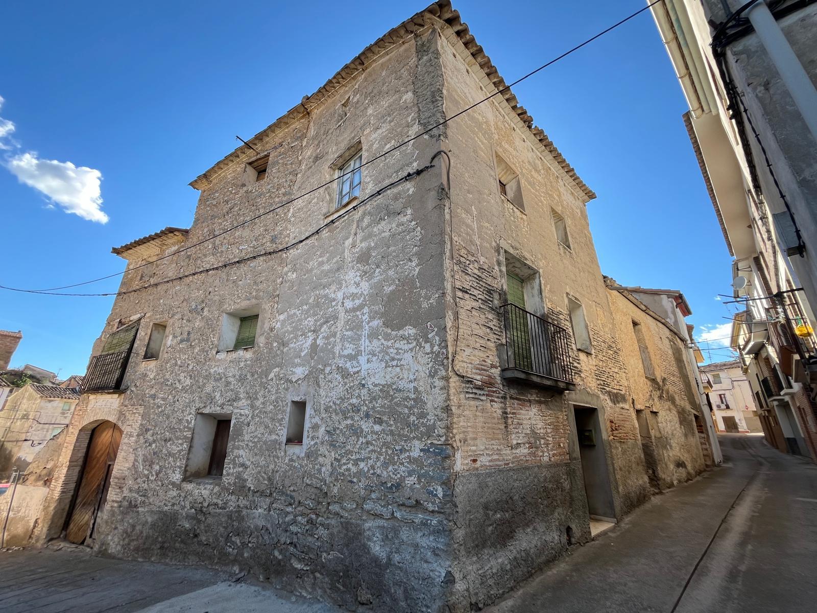 Imagen 1 Casa en venta en Almunia De San Juan / Calle aragón, centro de la población