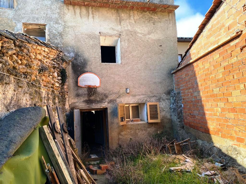 Imagen 10 Casa en venta en Barbuñales / Situado en el pueblo de  Barbuñales 