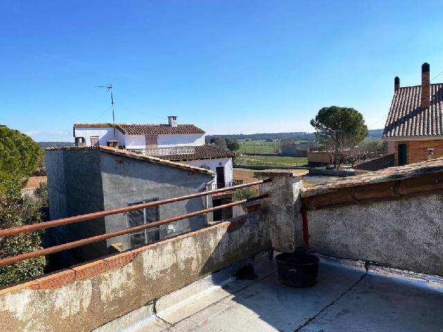 Imagen 1 Inmueble 257997 - Casa en venta en Barbuñales / Situado en el pueblo de  Barbuñales 