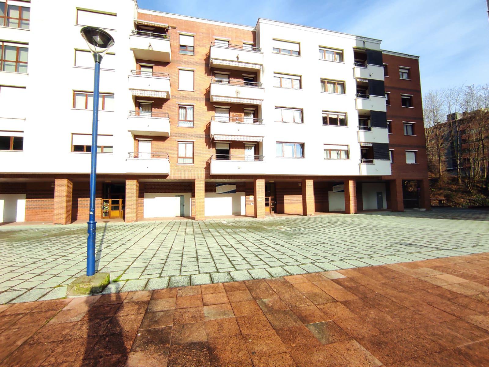 Imagen 2 Piso en venta en Ermua / Zona San Pelayo