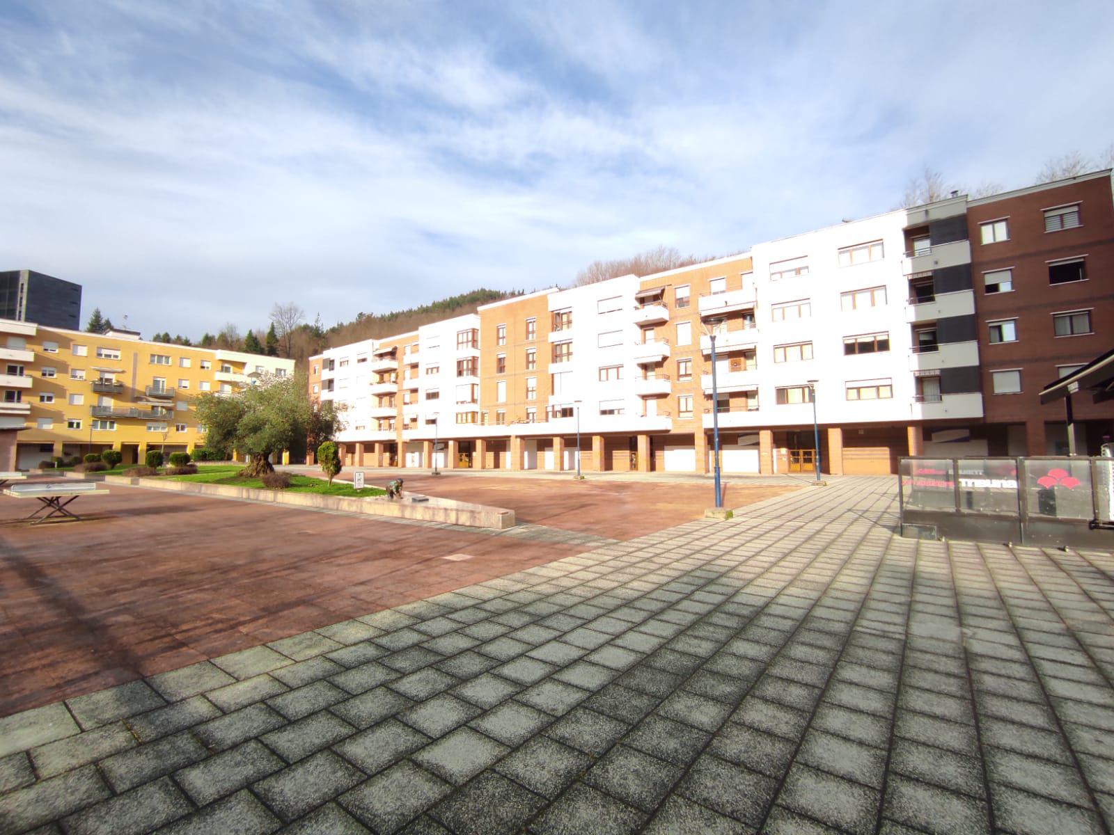 Imagen 1 Piso en venta en Ermua / Zona San Pelayo