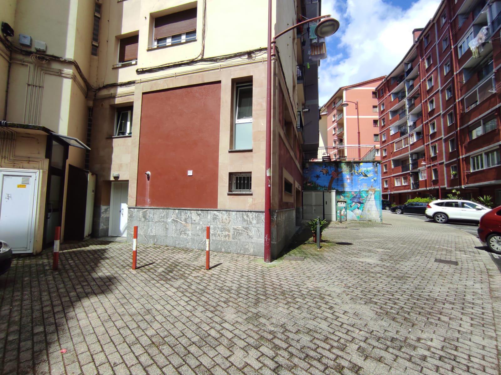 Imagen 1 Piso en venta en Ermua / Zona san antonio, llana y accesible cerca del centro.