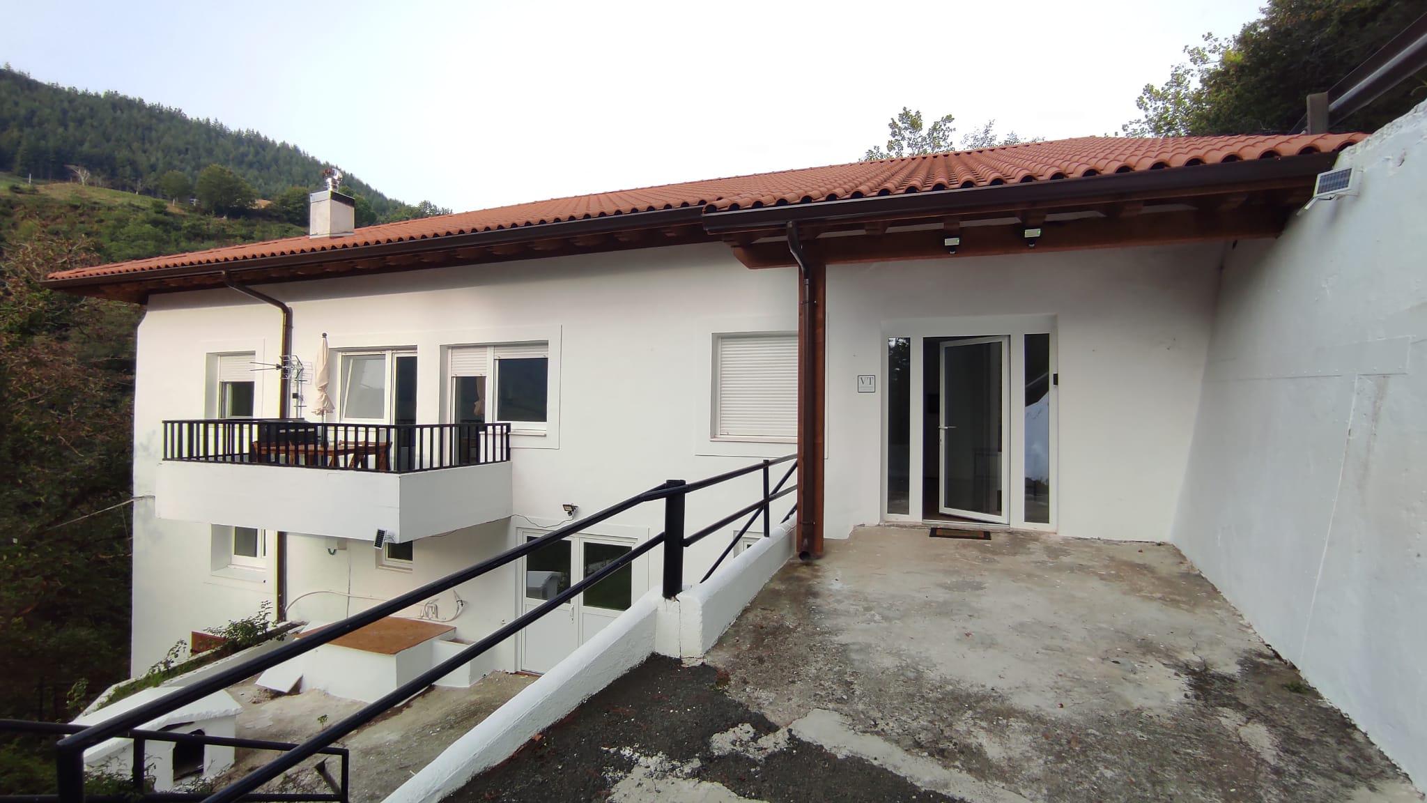 Imagen 1 Casa Rústica en venta en Elgoibar / Elgoibar, zona accesible, entorno para turismo rural.