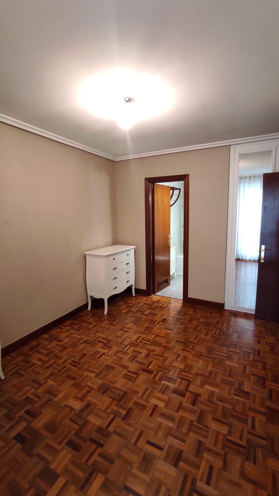 Imagen 16 Piso en venta en Ermua / Ermua, zona San Pelayo, zona céntrica y accesible.