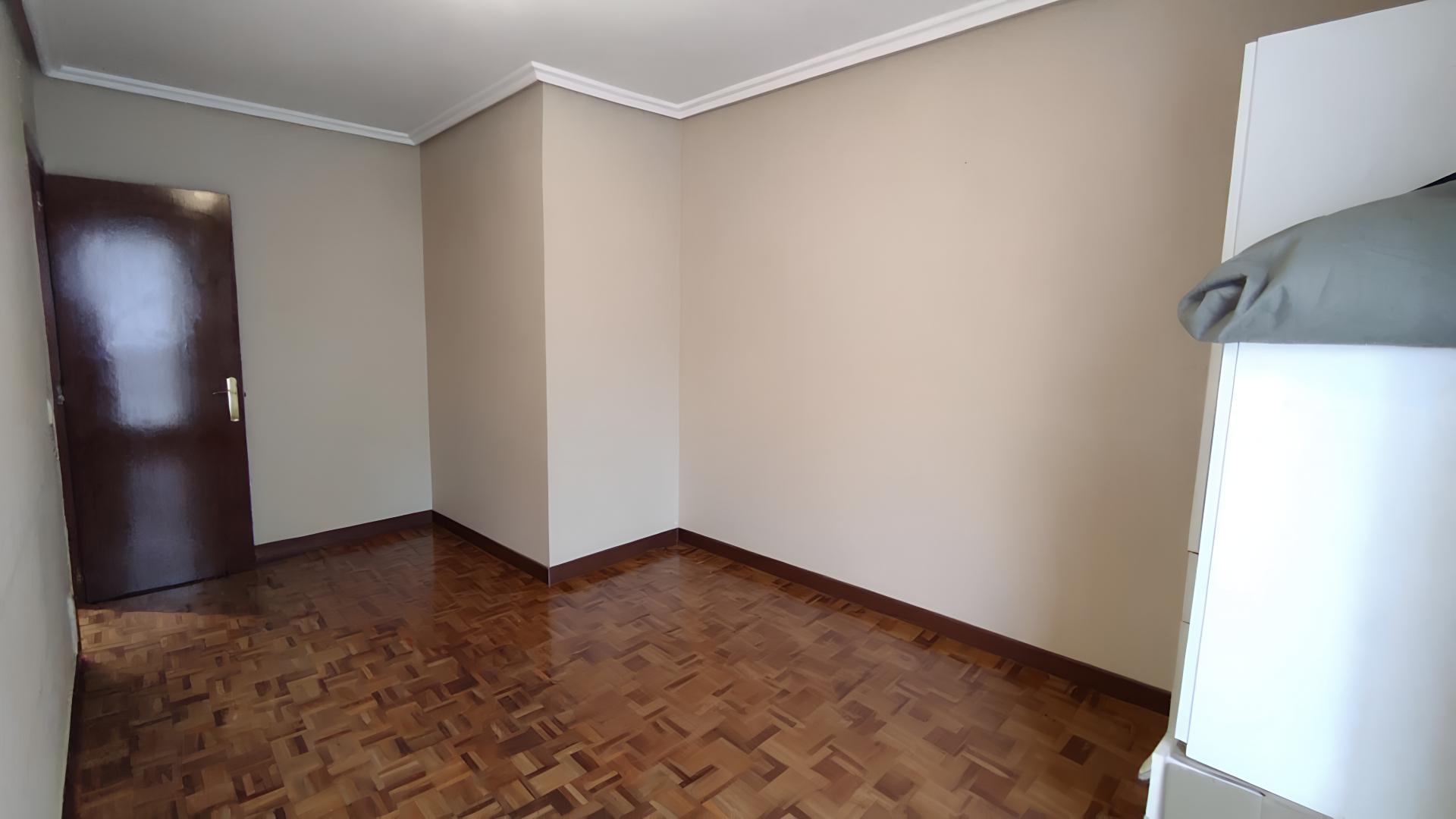 Imagen 3 Piso en venta en Ermua / Ermua, zona San Pelayo, zona céntrica y accesible.