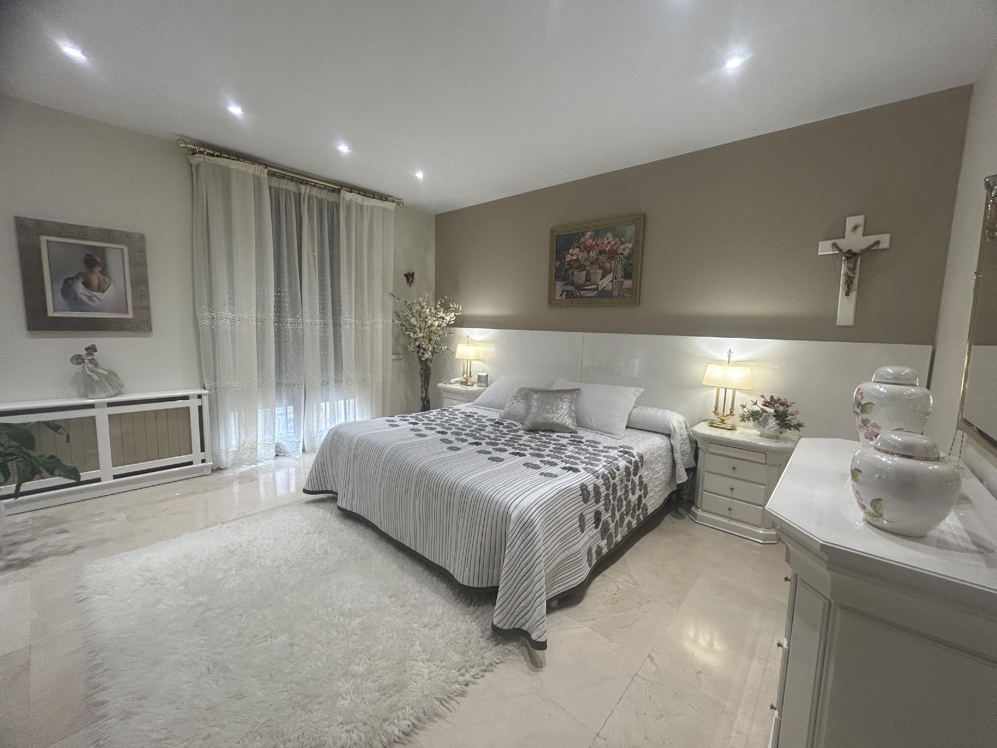 Imagen 4 Casa Adosada en venta en Manresa / Manresa- Zona Sagrada Familia