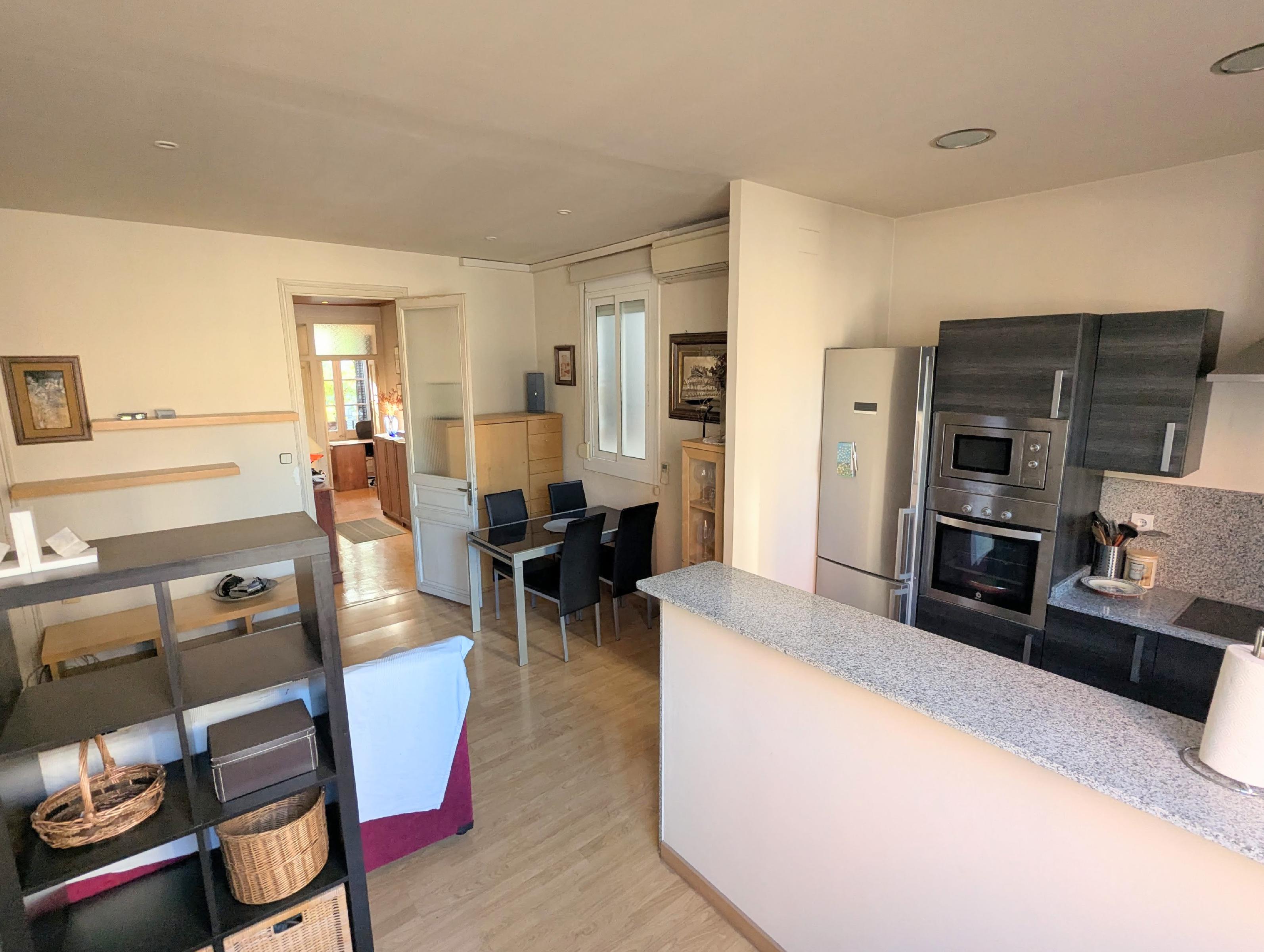 Imagen 2 Piso en venta en Barcelona / Ramon y Cajal con Plaça Joanic