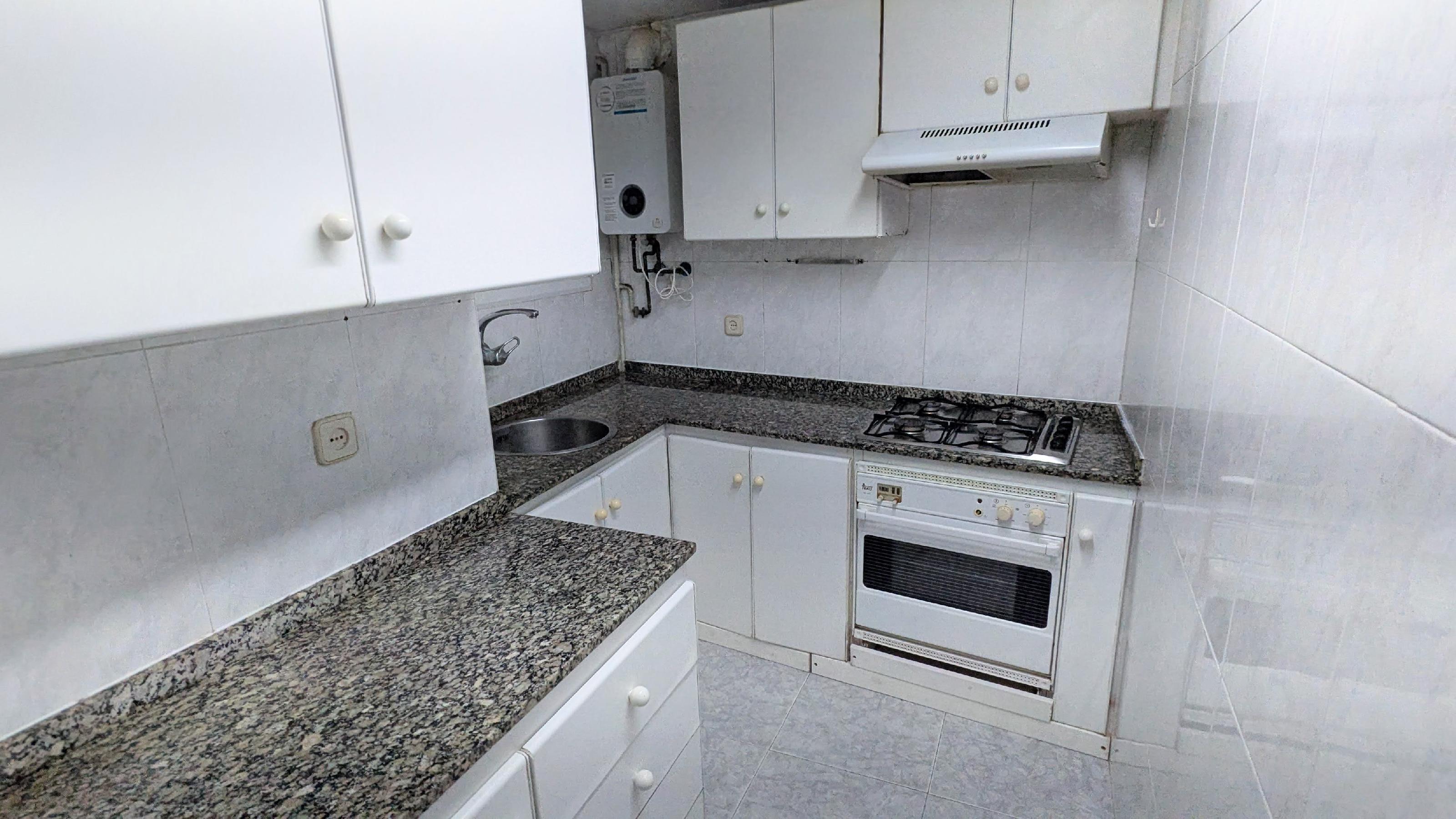 Imagen 4 Piso en venta en Barcelona / Mare de Deu de Montserrat - França