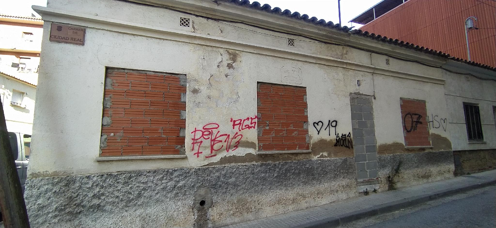 Imagen 2 Casa Adosada en venta en Rubí / Cerca del Mercadona de la Serreta, a 10 min.centro