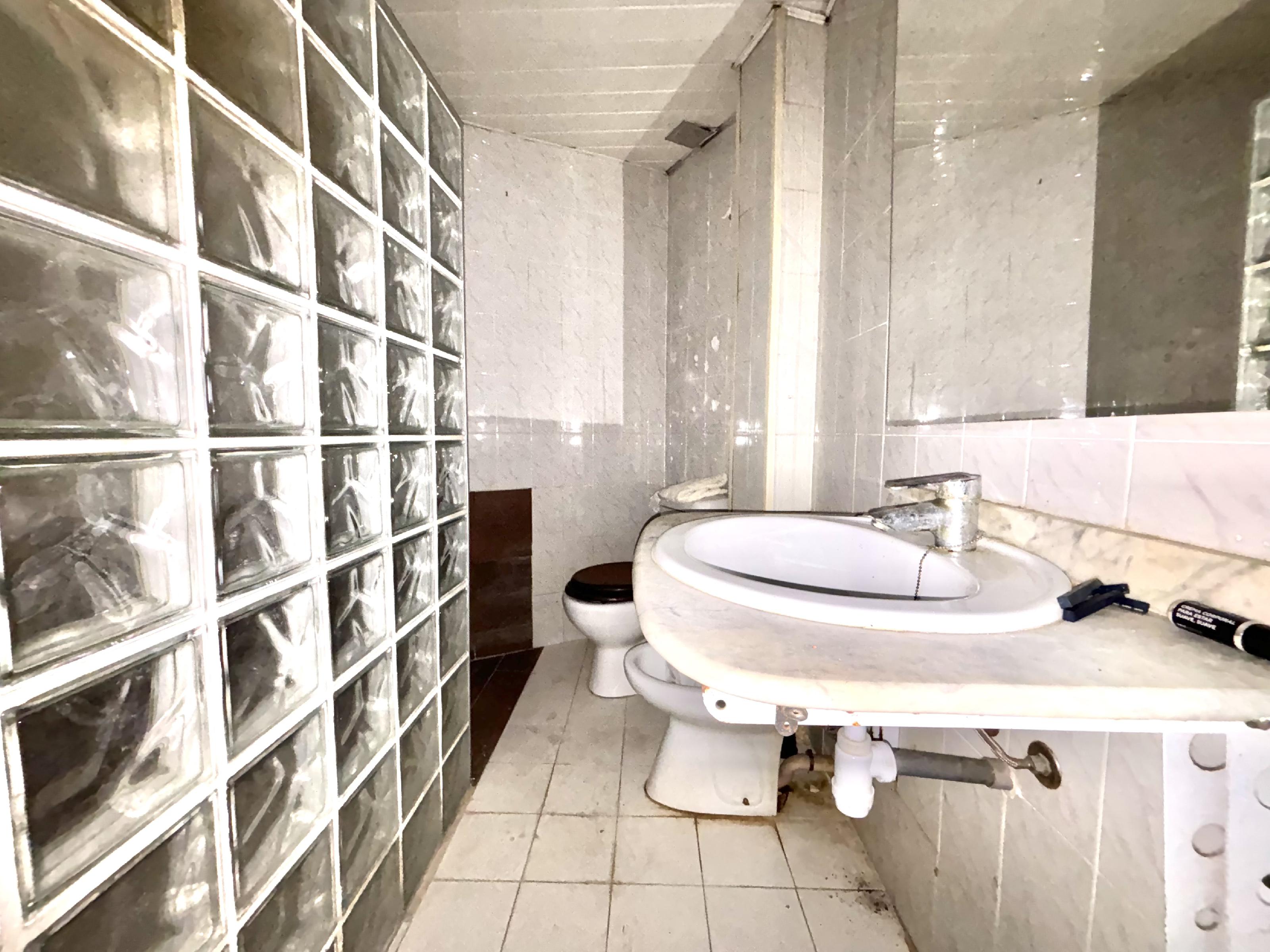 Imagen 14 Casa Pareada en venta en Rubí / Muy cerca del Mercadona, Avda. Estatut.