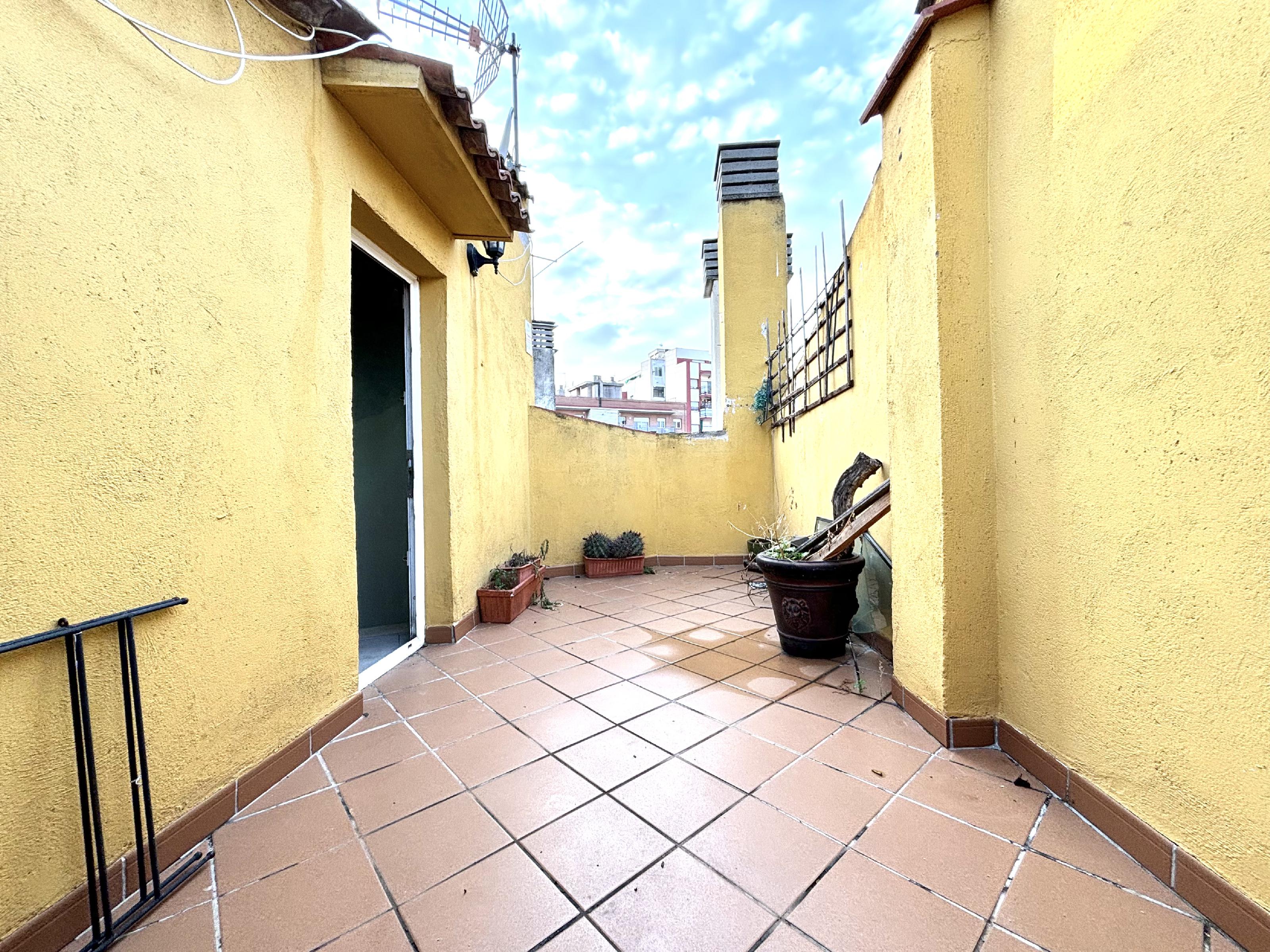 Imagen 18 Casa Pareada en venta en Rubí / Muy cerca del Mercadona, Avda. Estatut.