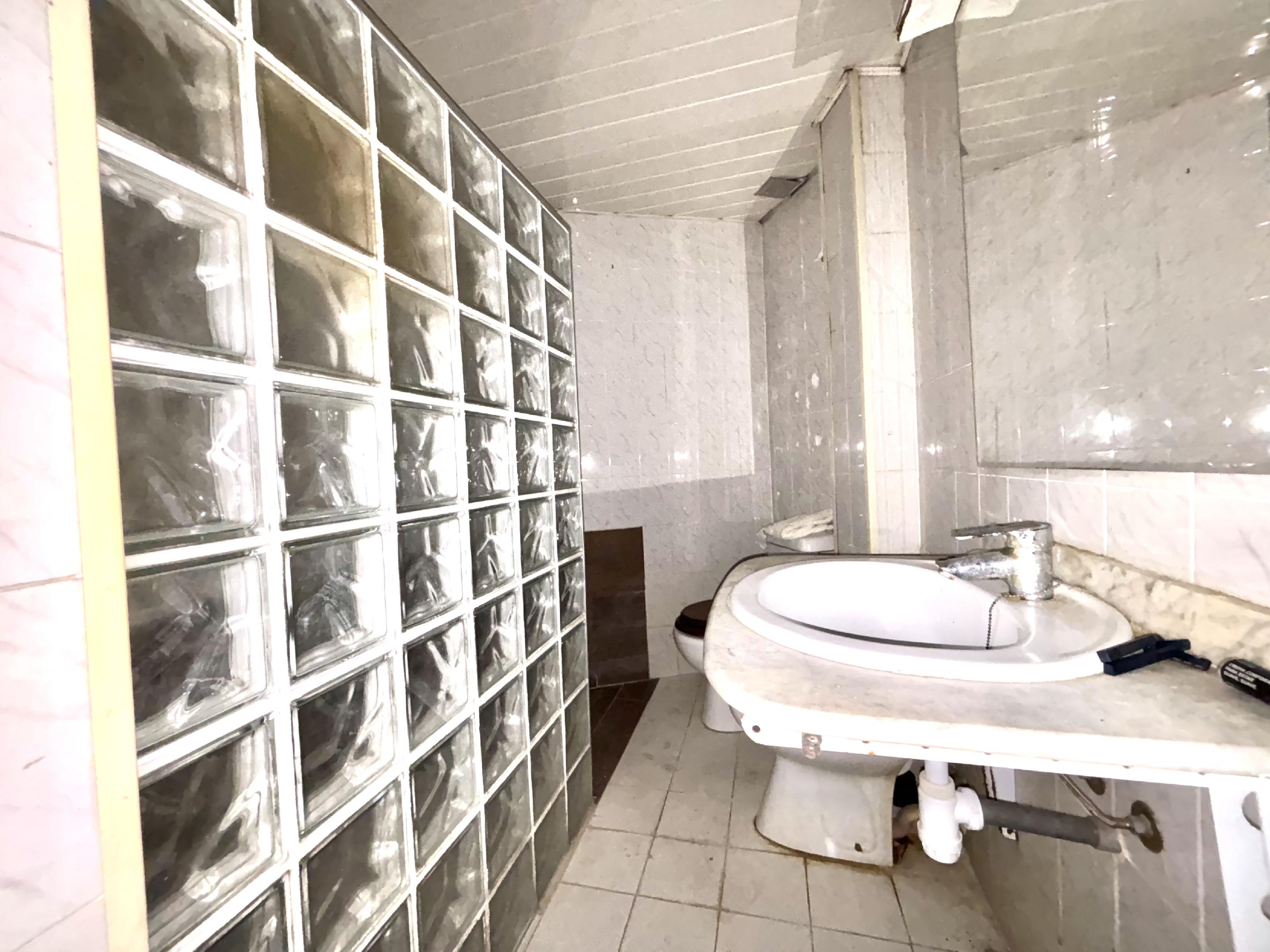 Imagen 13 Casa Pareada en venta en Rubí / Muy cerca del Mercadona, Avda. Estatut.