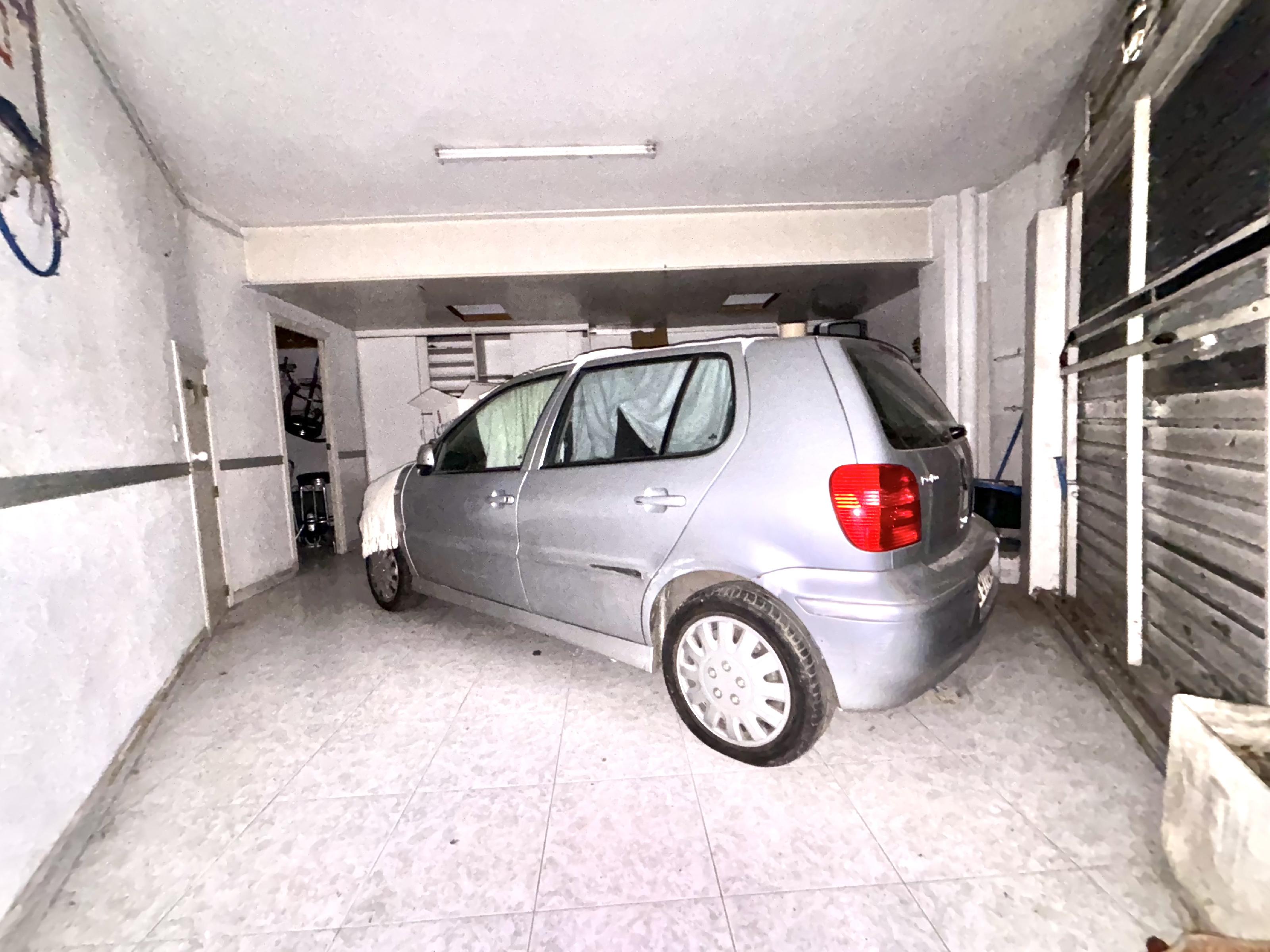 Imagen 4 Casa Pareada en venta en Rubí / Muy cerca del Mercadona, Avda. Estatut.