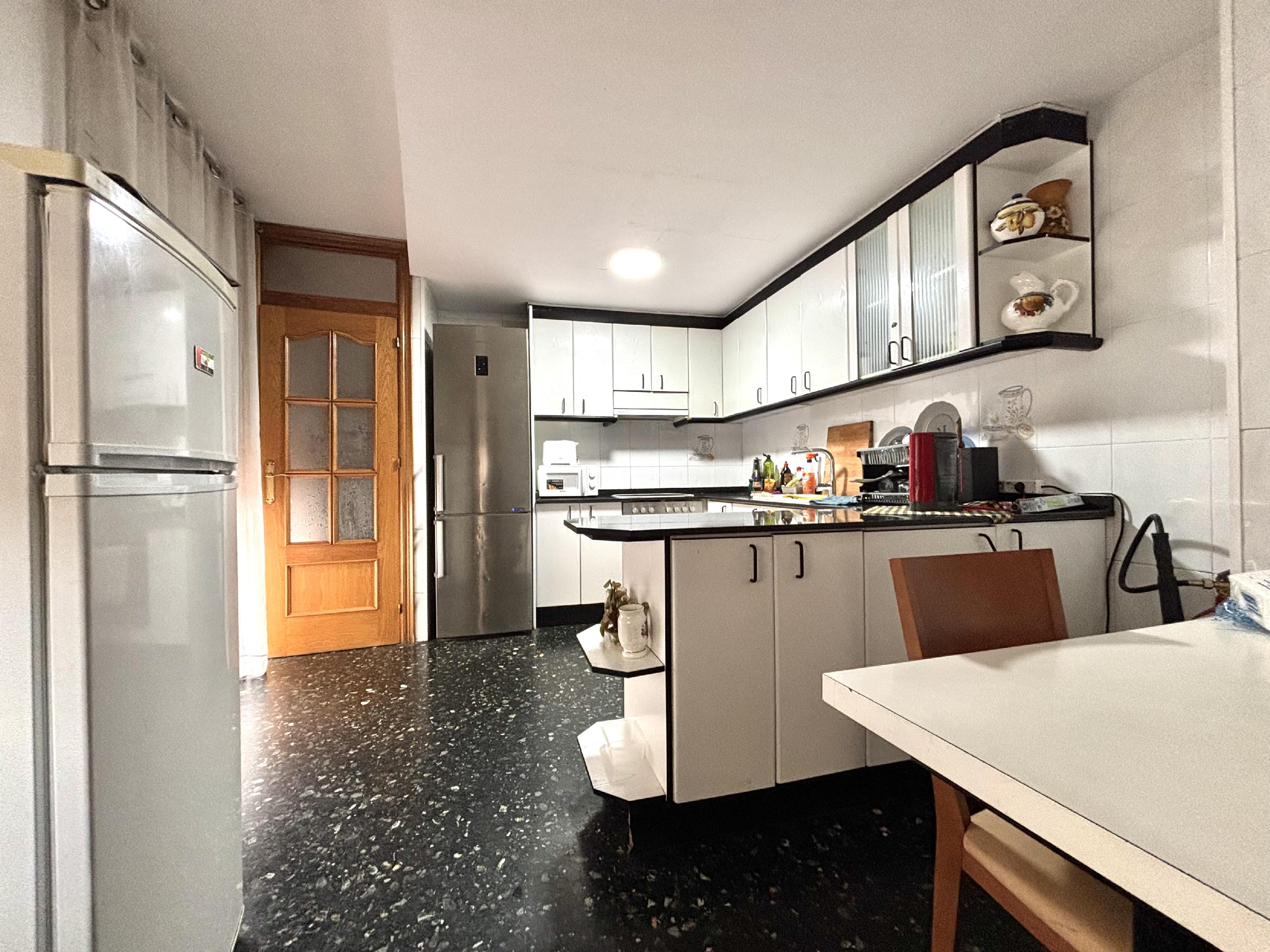 Imagen 3 Casa Adosada en venta en Rubí / Zona Norte - Cerca de la Mutua