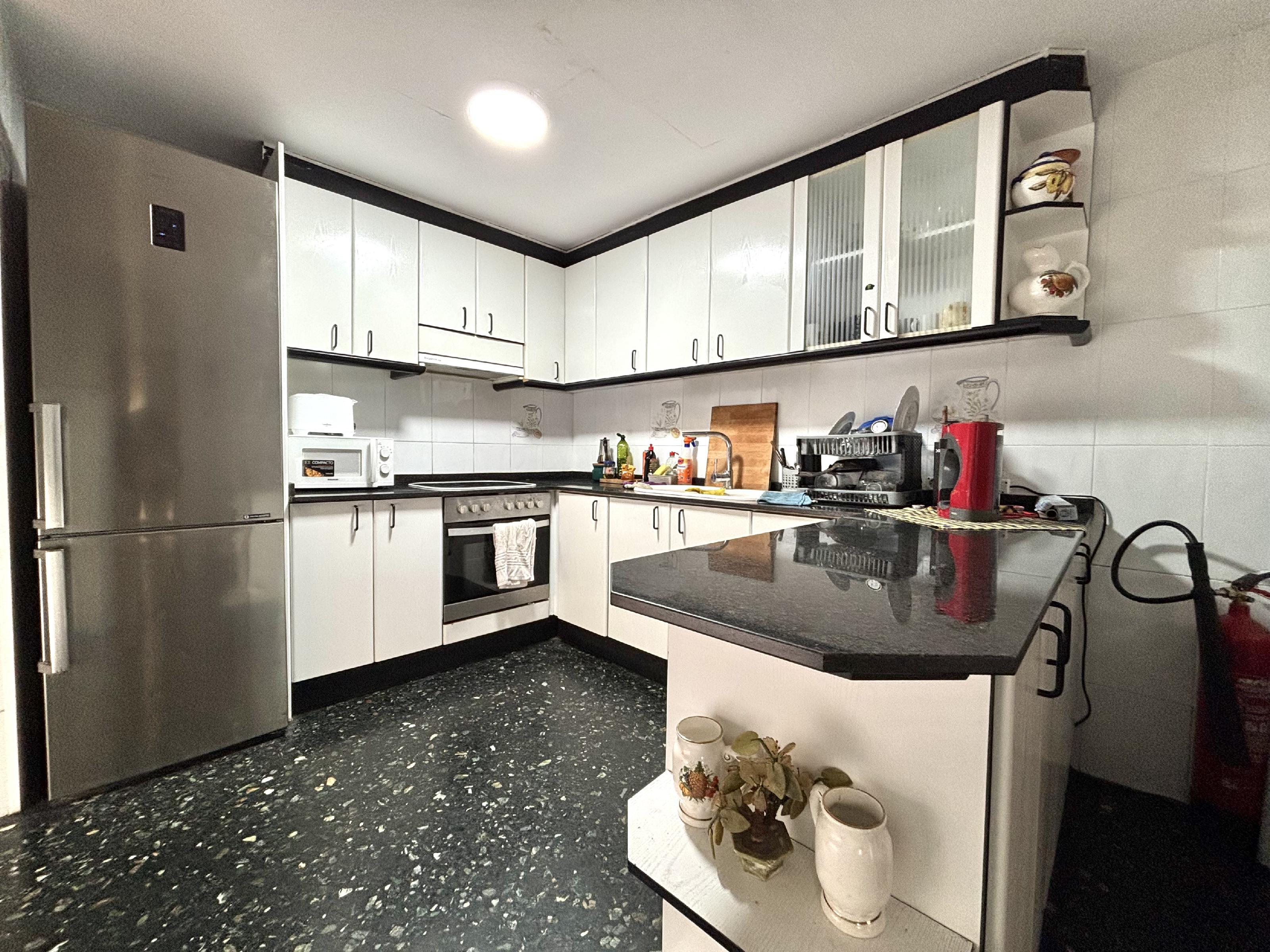 Imagen 4 Casa Adosada en venta en Rubí / Zona Norte - Cerca de la Mutua