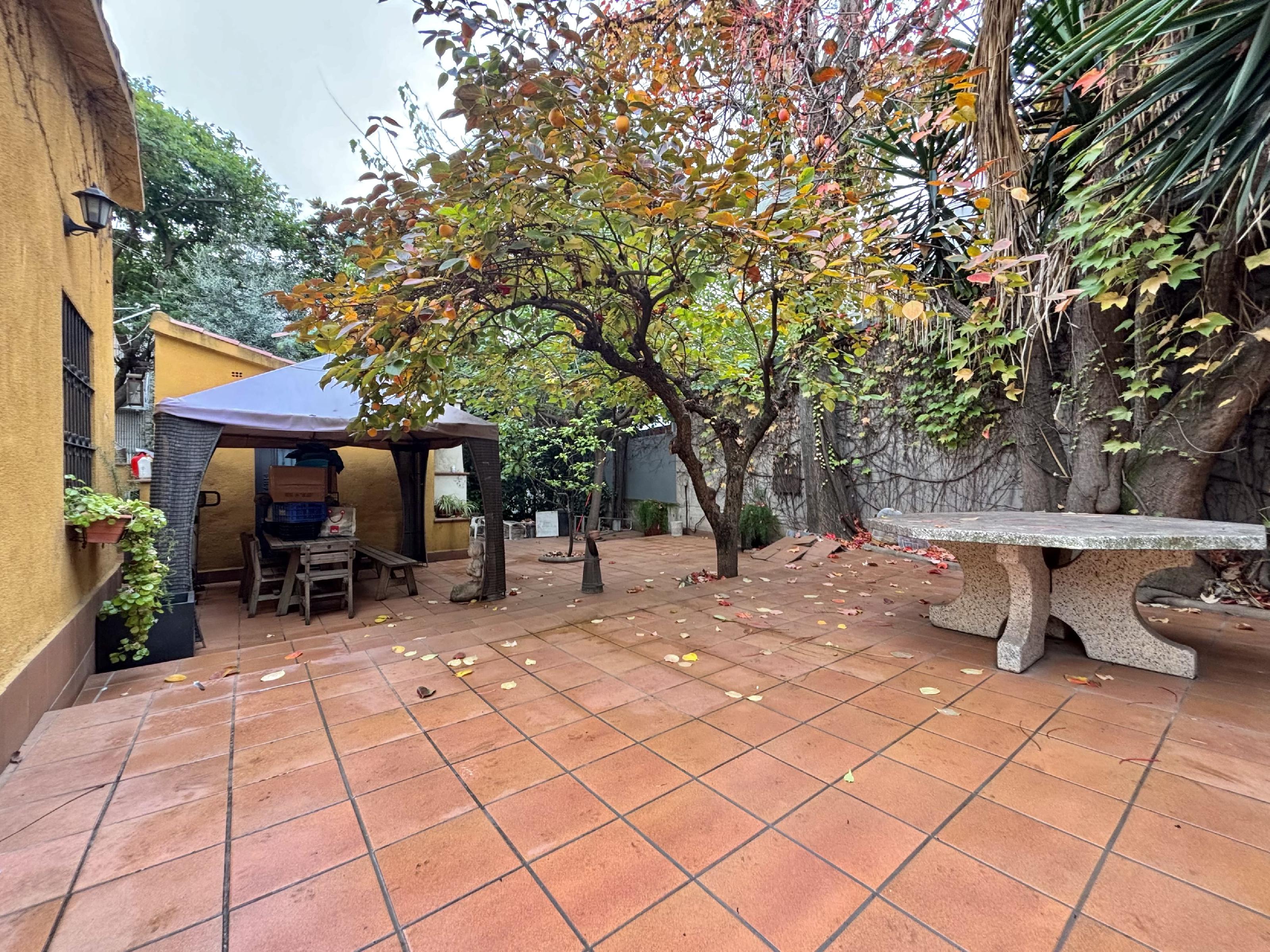 Imagen 15 Casa Aislada en venta en Rubí / Vivienda, al lado de Urbanización Els Avets.