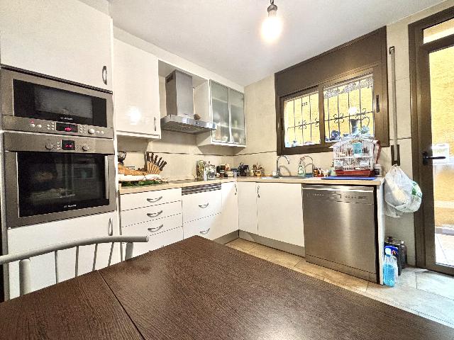 Imagen 4 Inmueble 298376 - Casa Aislada en venta en Rubí / Vivienda, al lado de Urbanización Els Avets.