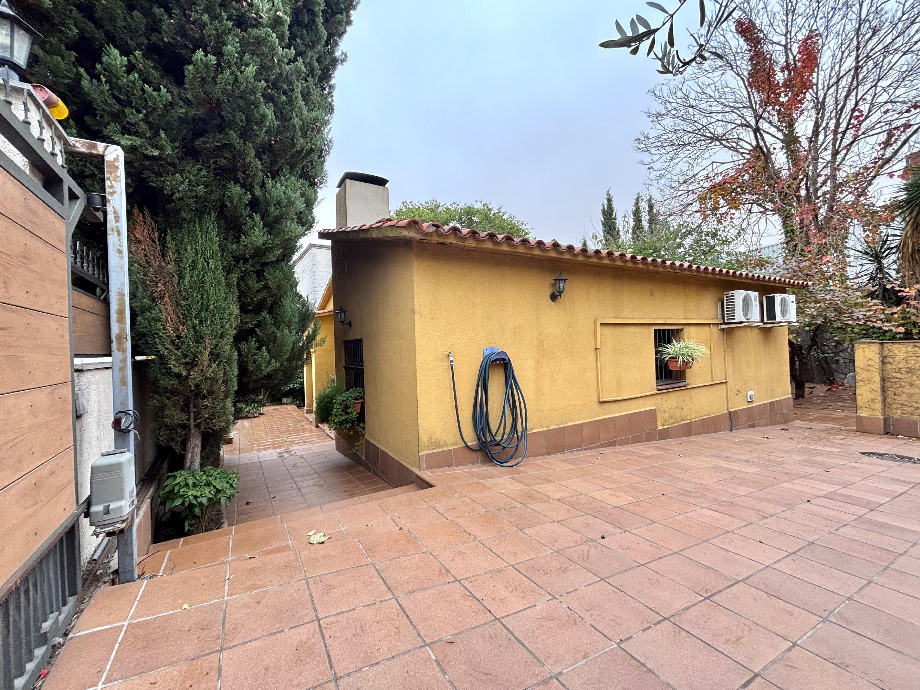 Imagen 16 Casa Aislada en venta en Rubí / Vivienda, al lado de Urbanización Els Avets.