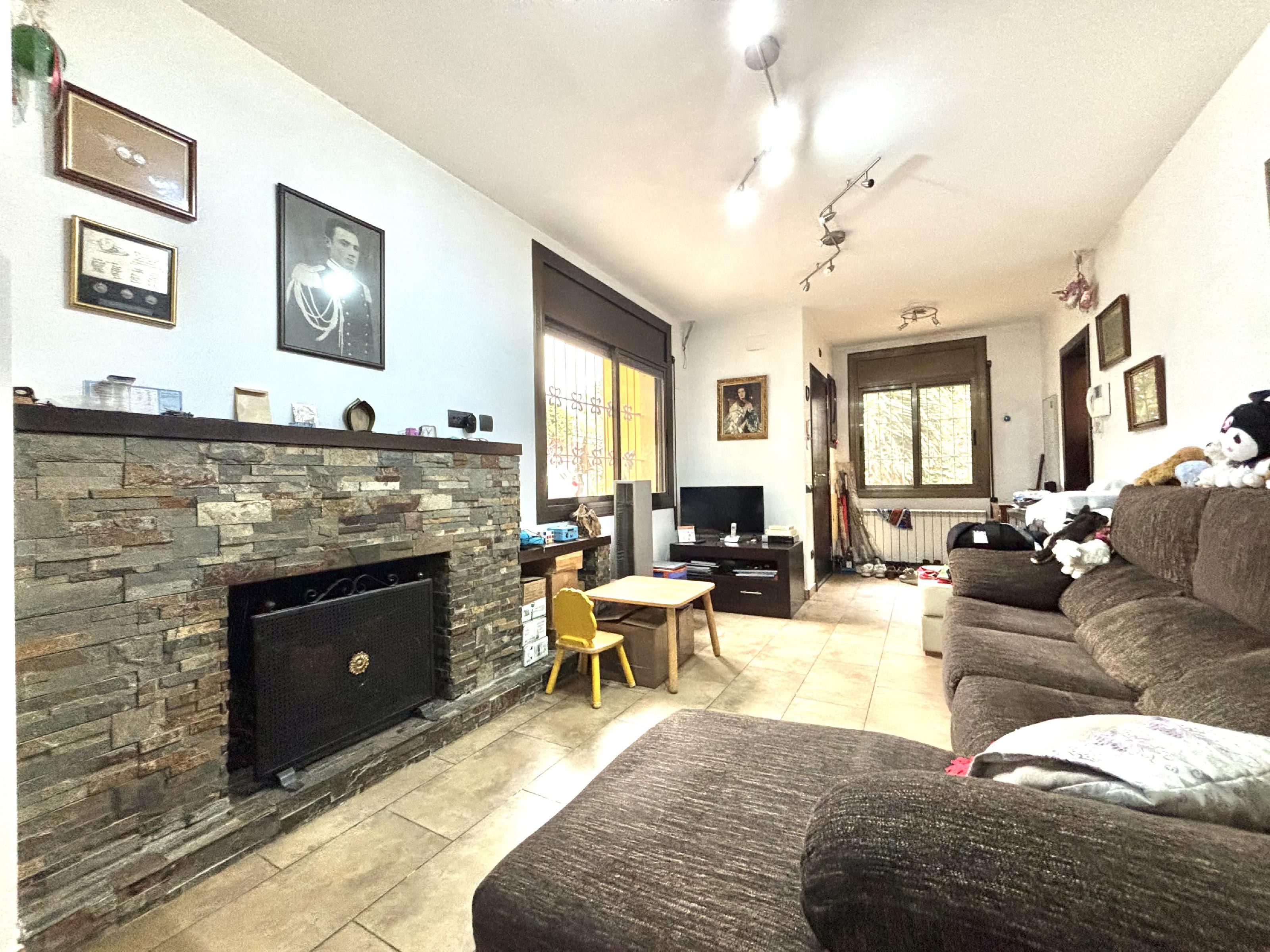 Imagen 5 Casa Aislada en venta en Rubí / Vivienda, al lado de Urbanización Els Avets.