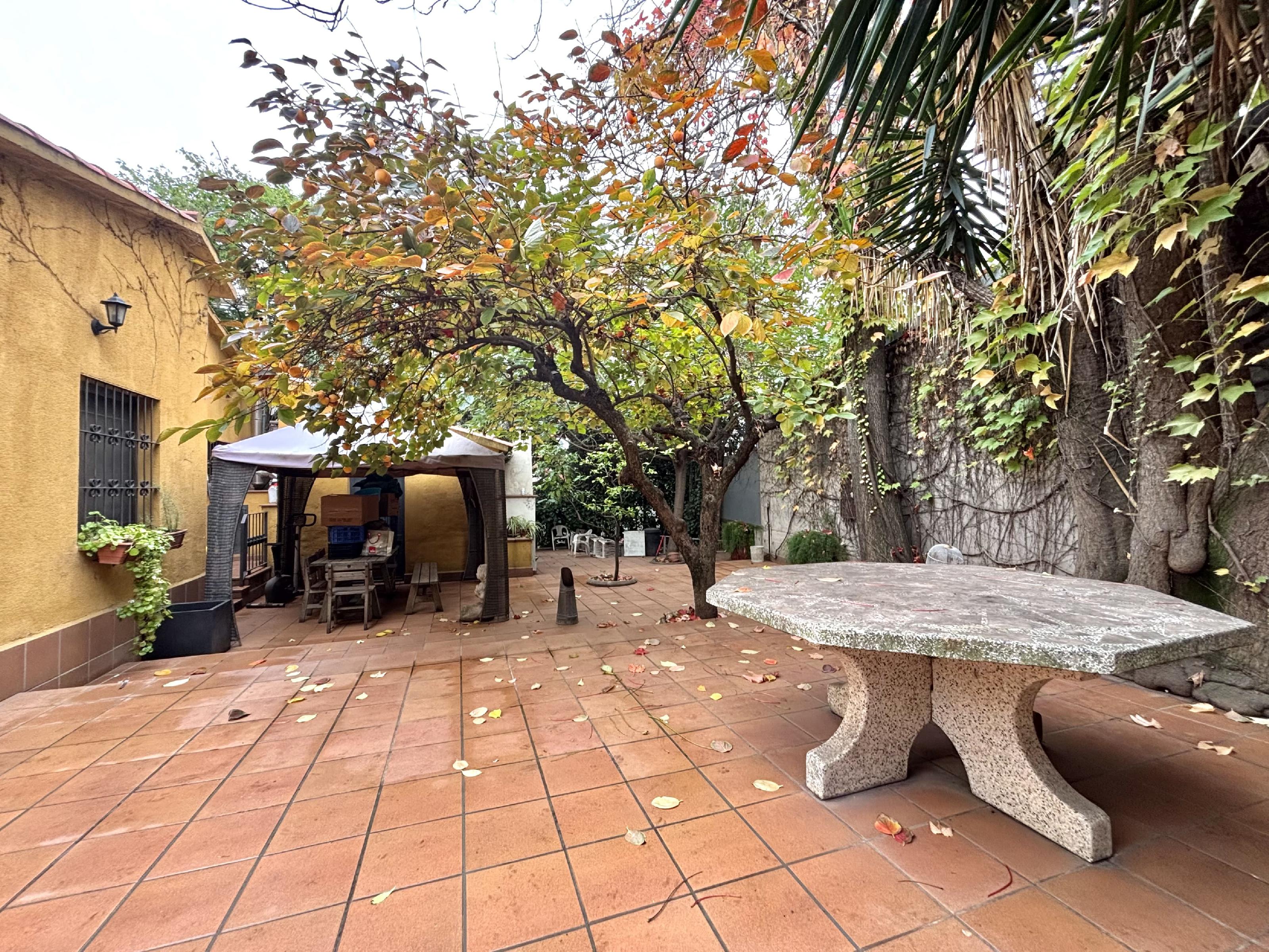 Imagen 2 Casa Aislada en venta en Rubí / Vivienda, al lado de Urbanización Els Avets.